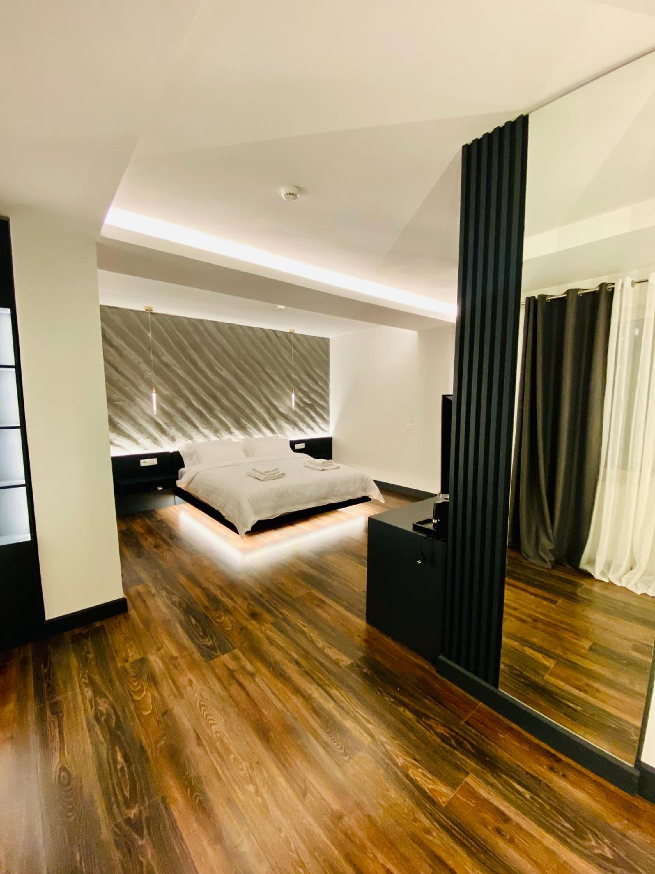 Deluxe Double Room with Balcony photo 3