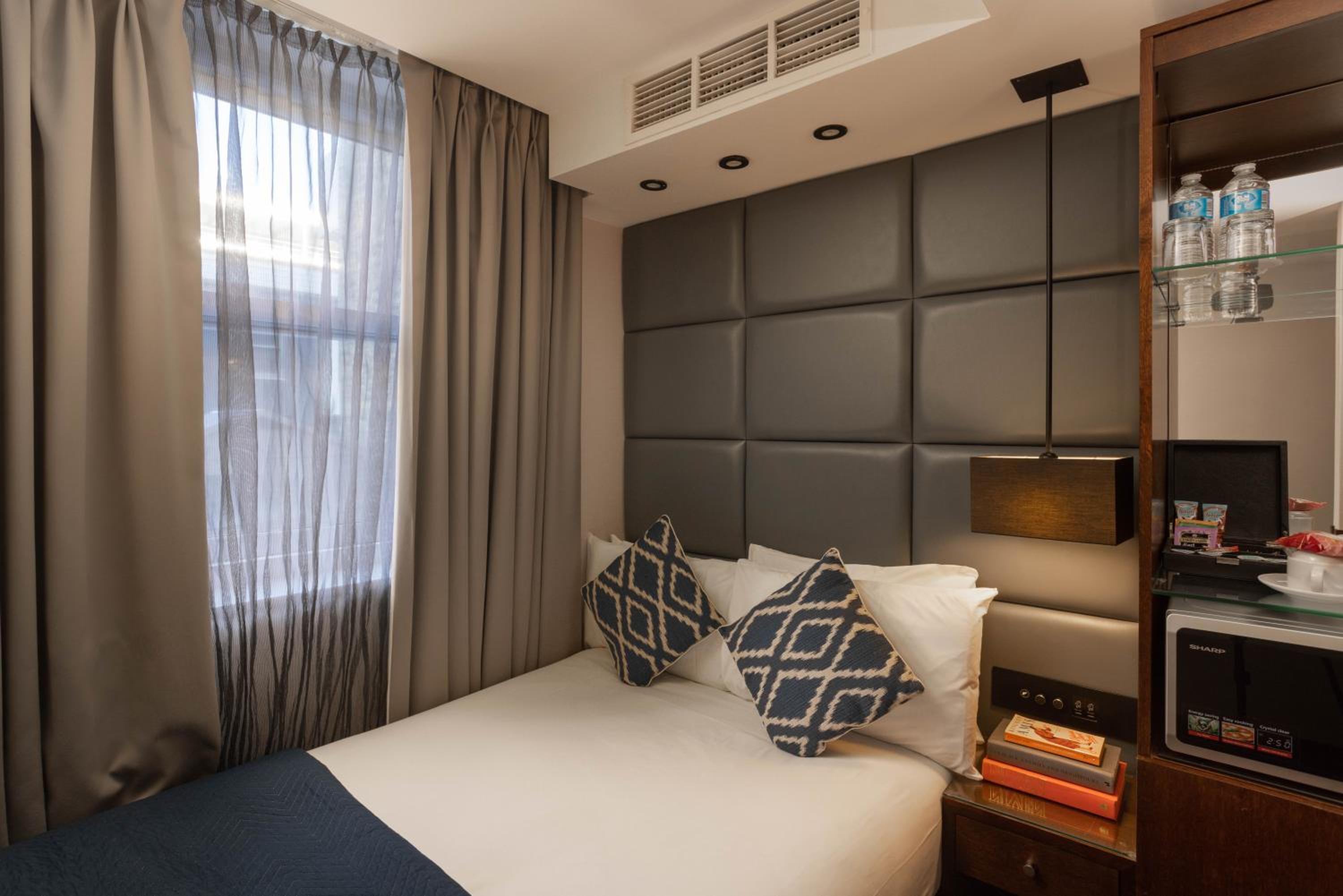 Compact Double Room photo 2