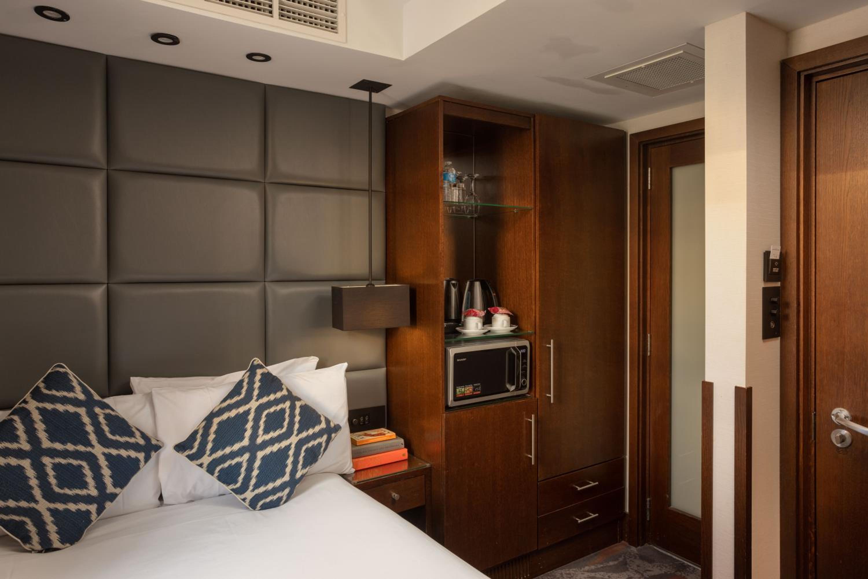 Compact Double Room photo 3