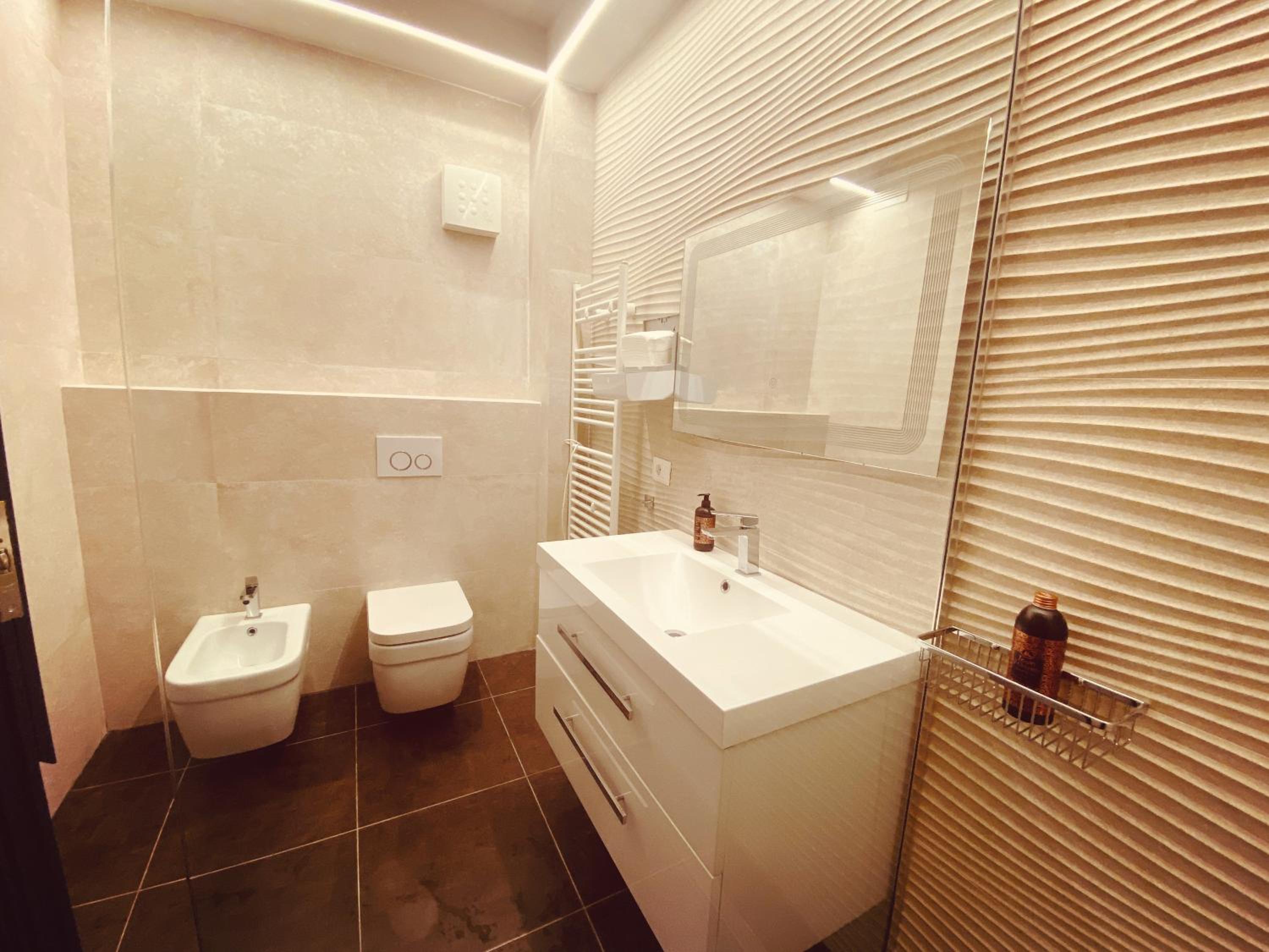 Deluxe Double Room with Balcony photo 2