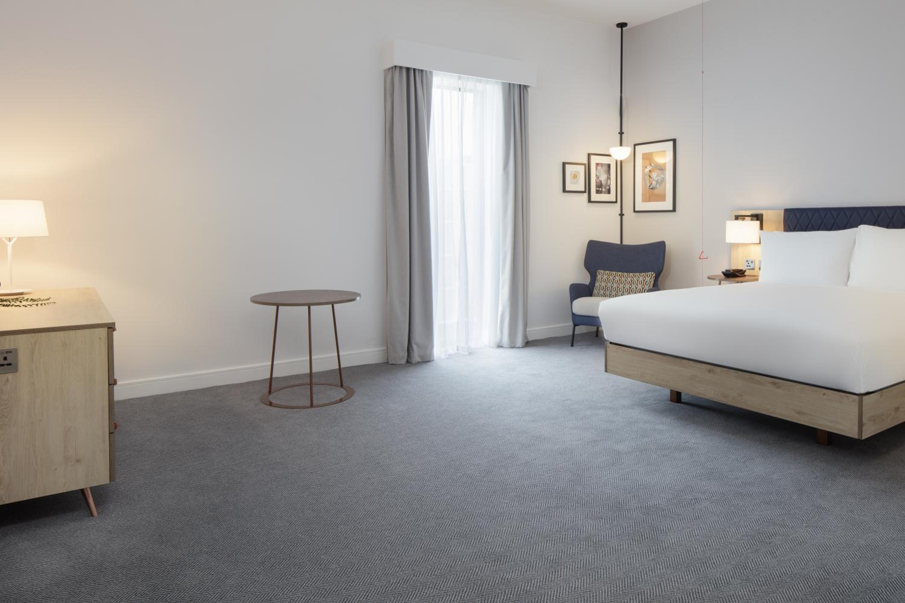 Queen Room - Accessible photo 2
