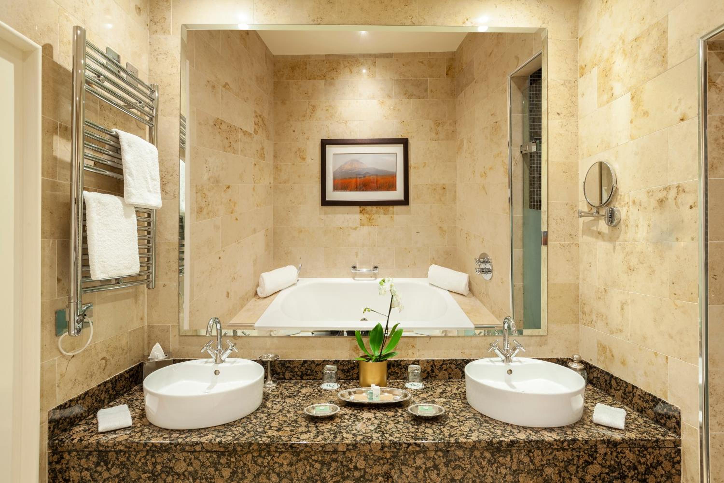 Deluxe Room - Photo 3