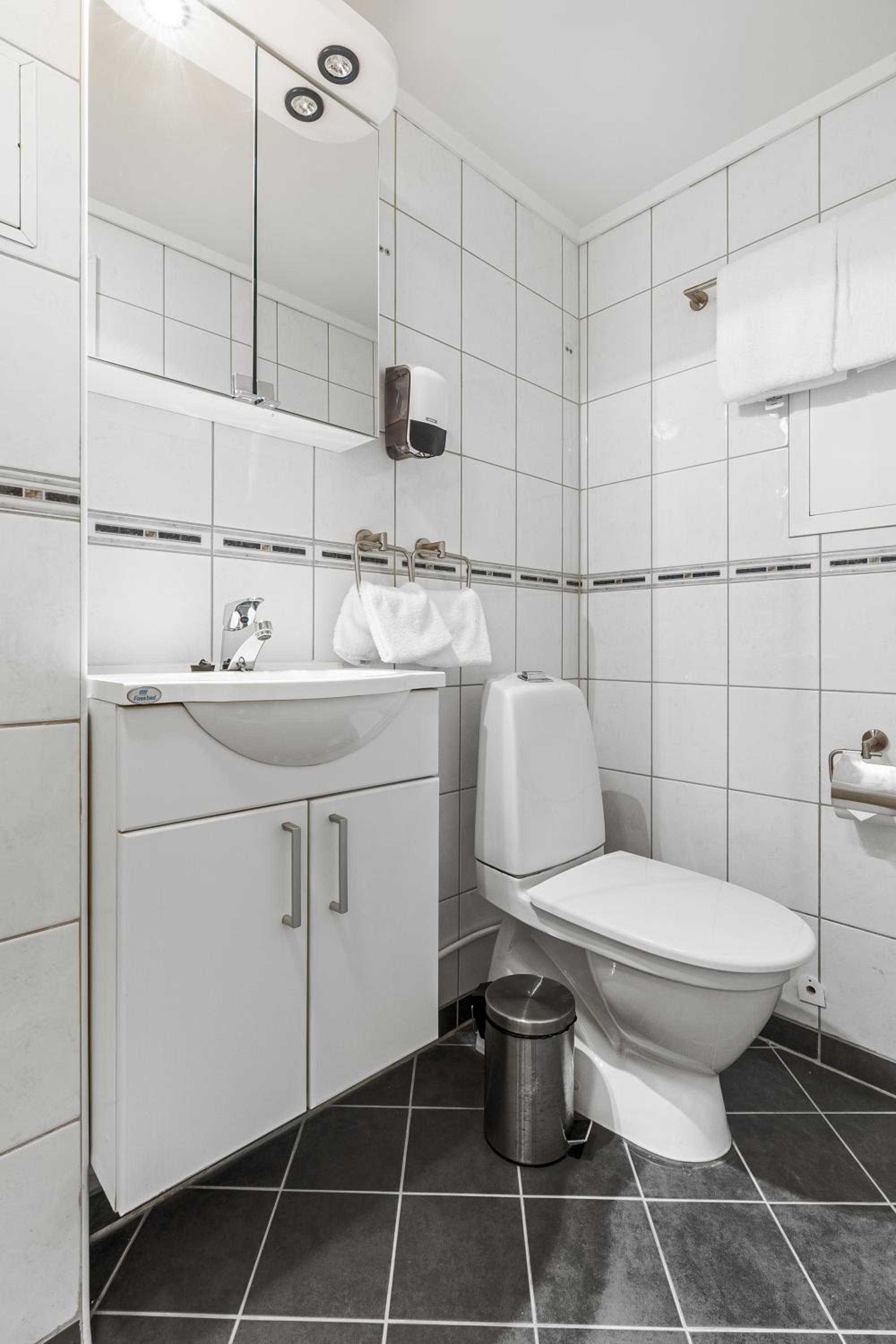 One-Bedroom Apartment - Photo 6