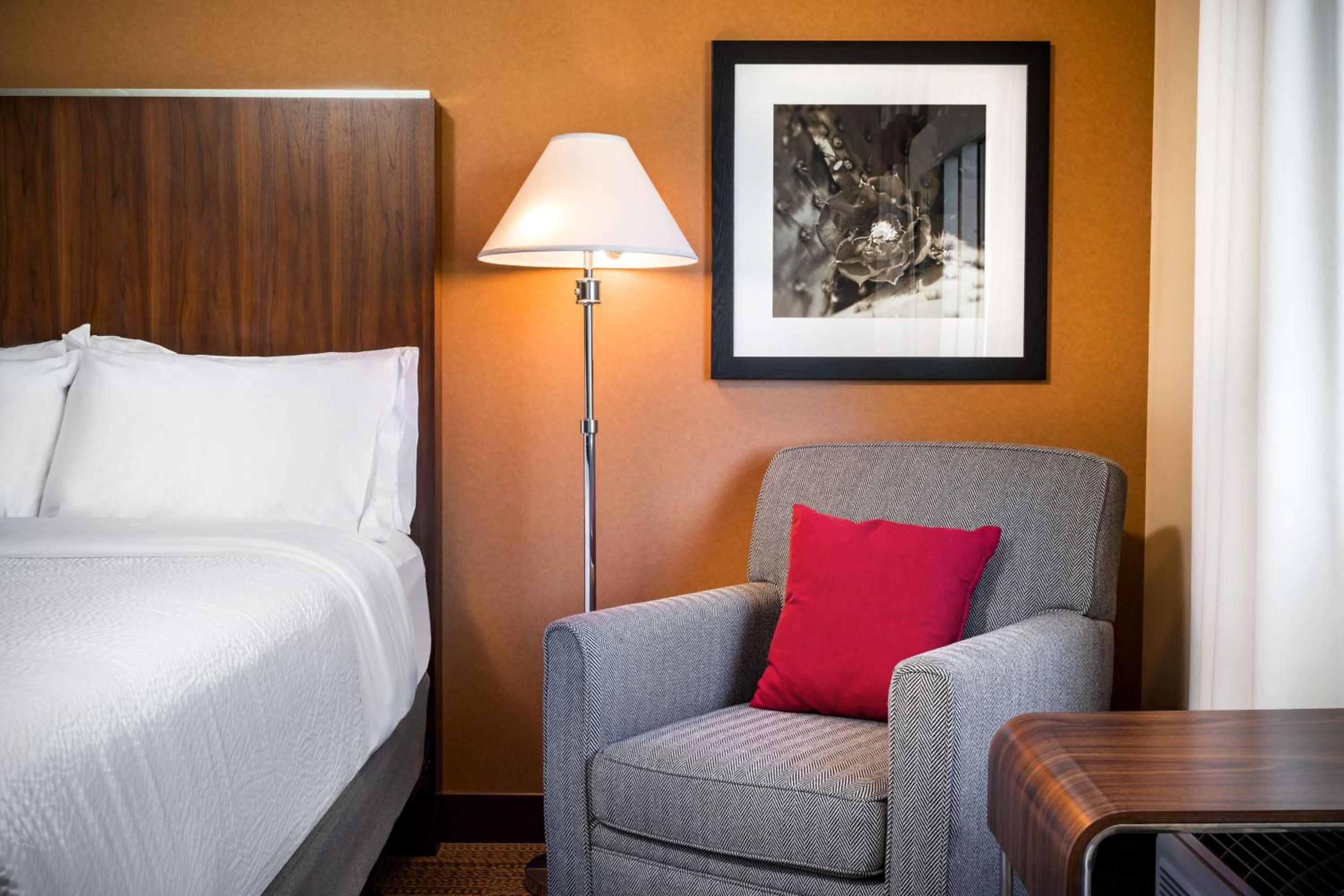 Double Room with Tub and Golf View - Mobility Accessible photo 2