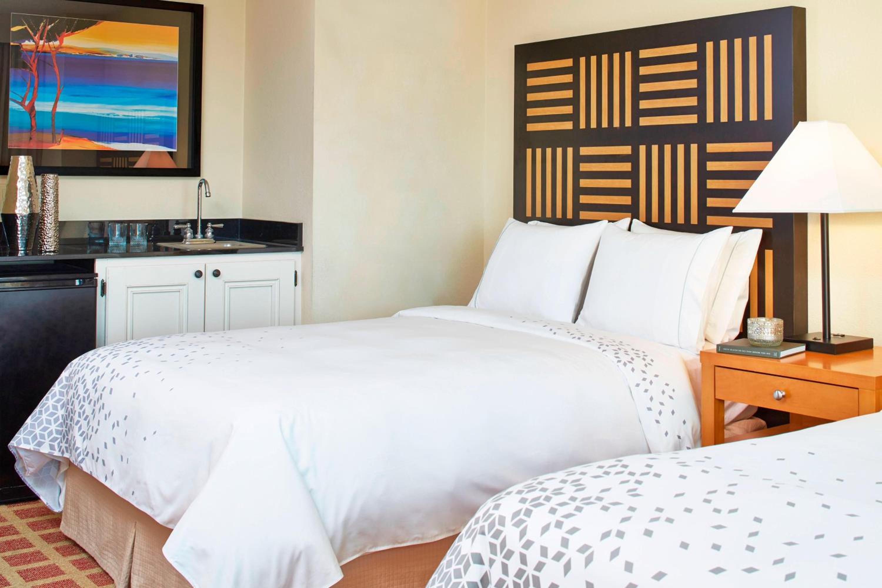 Guest Room with Two Double Beds - Photo 2