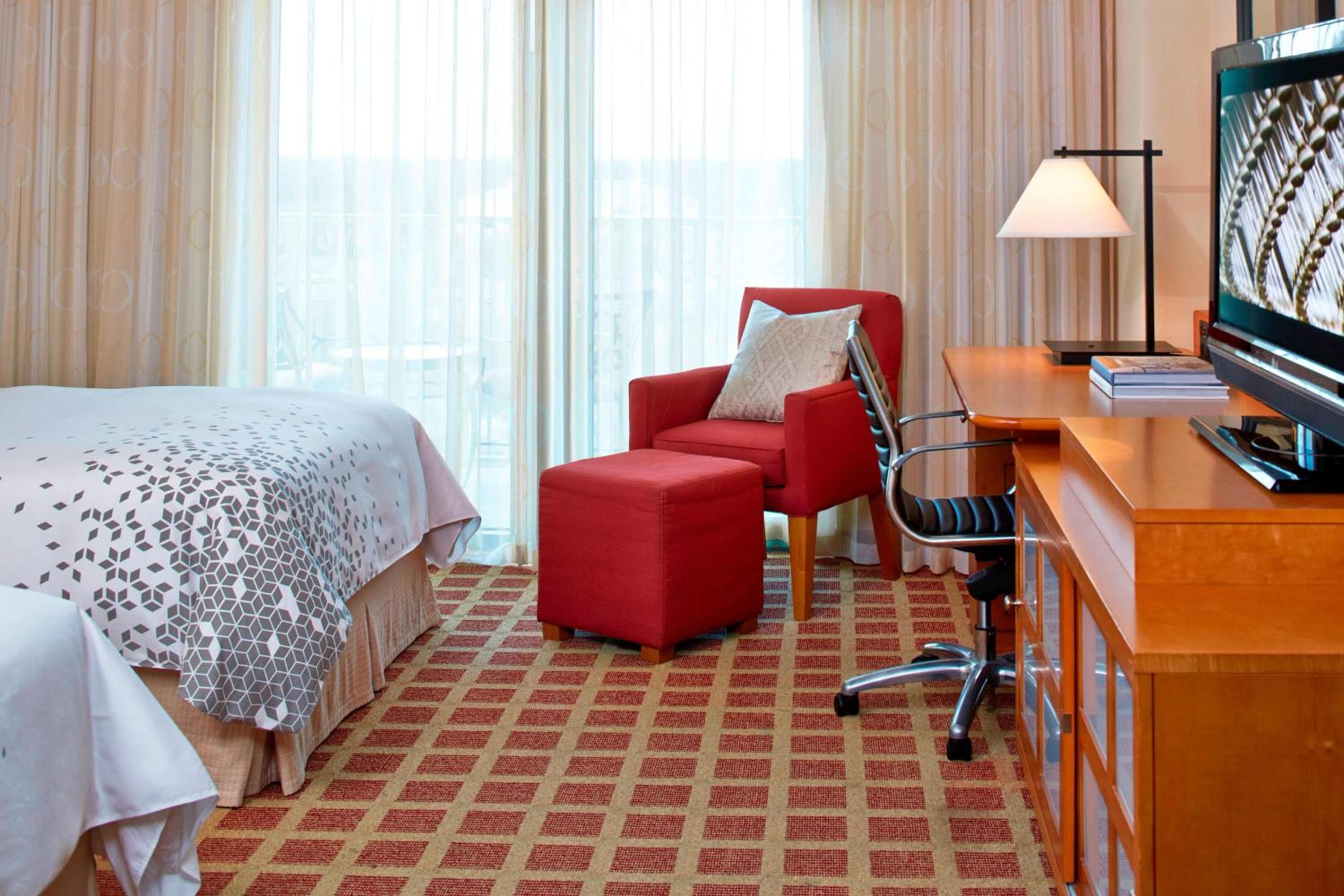 Guest Room with Two Double Beds - Photo 4