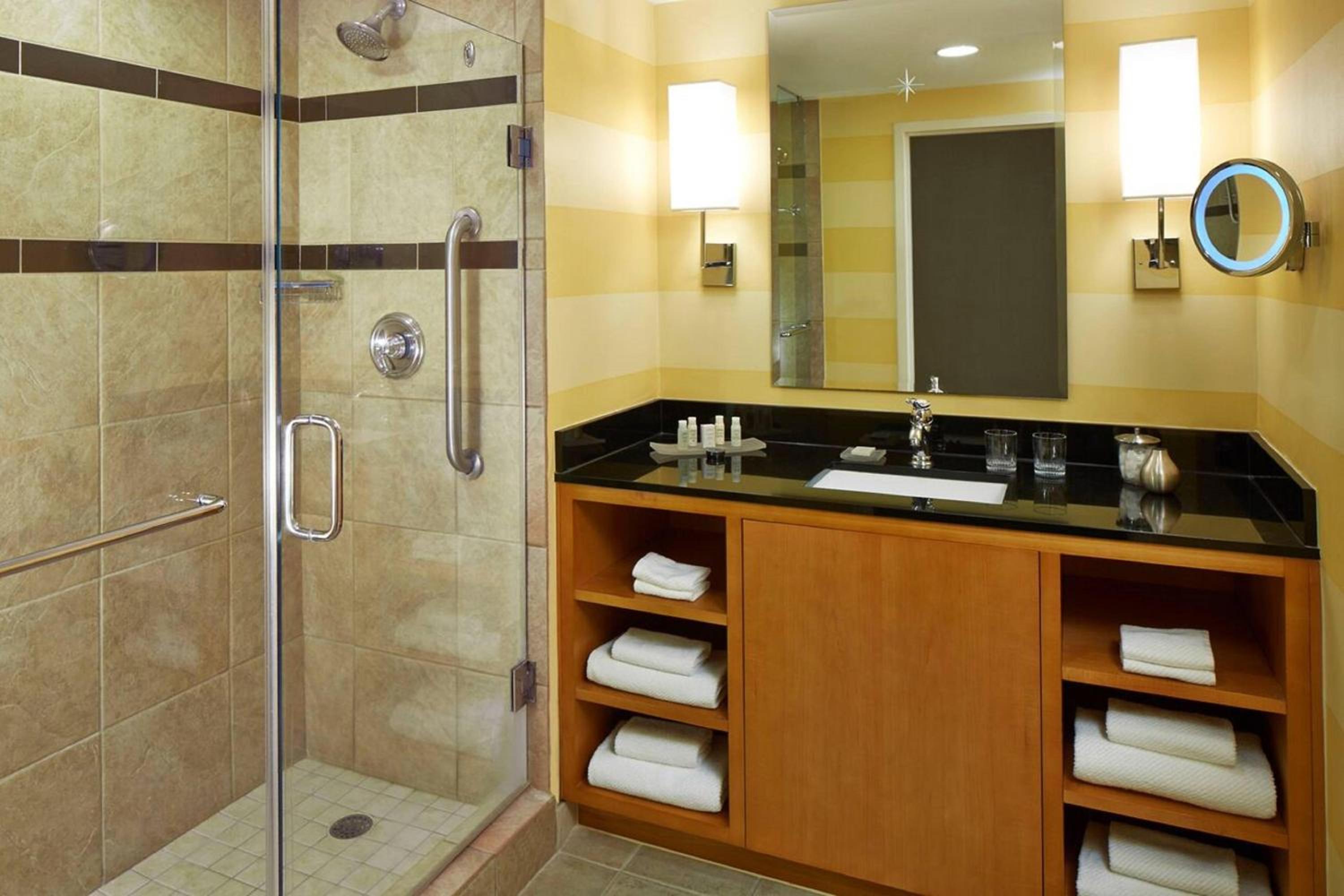 Suite with Balcony - Photo 7