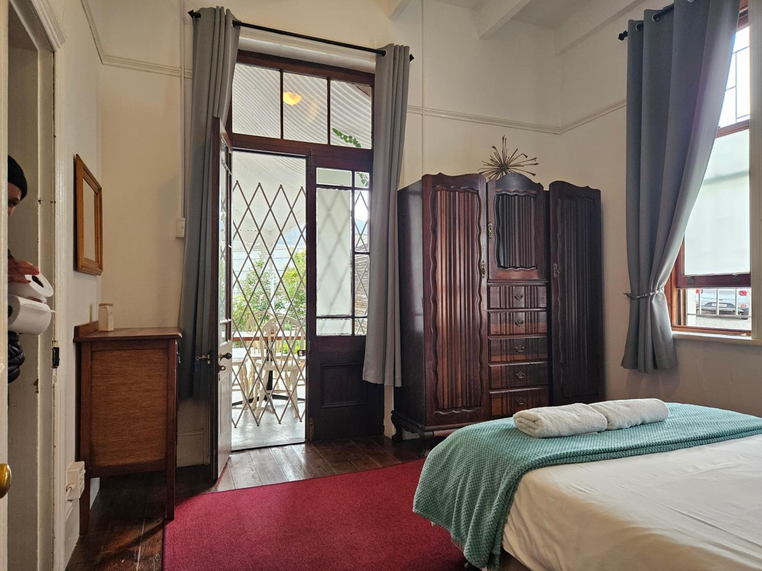 Suite - Photo 1