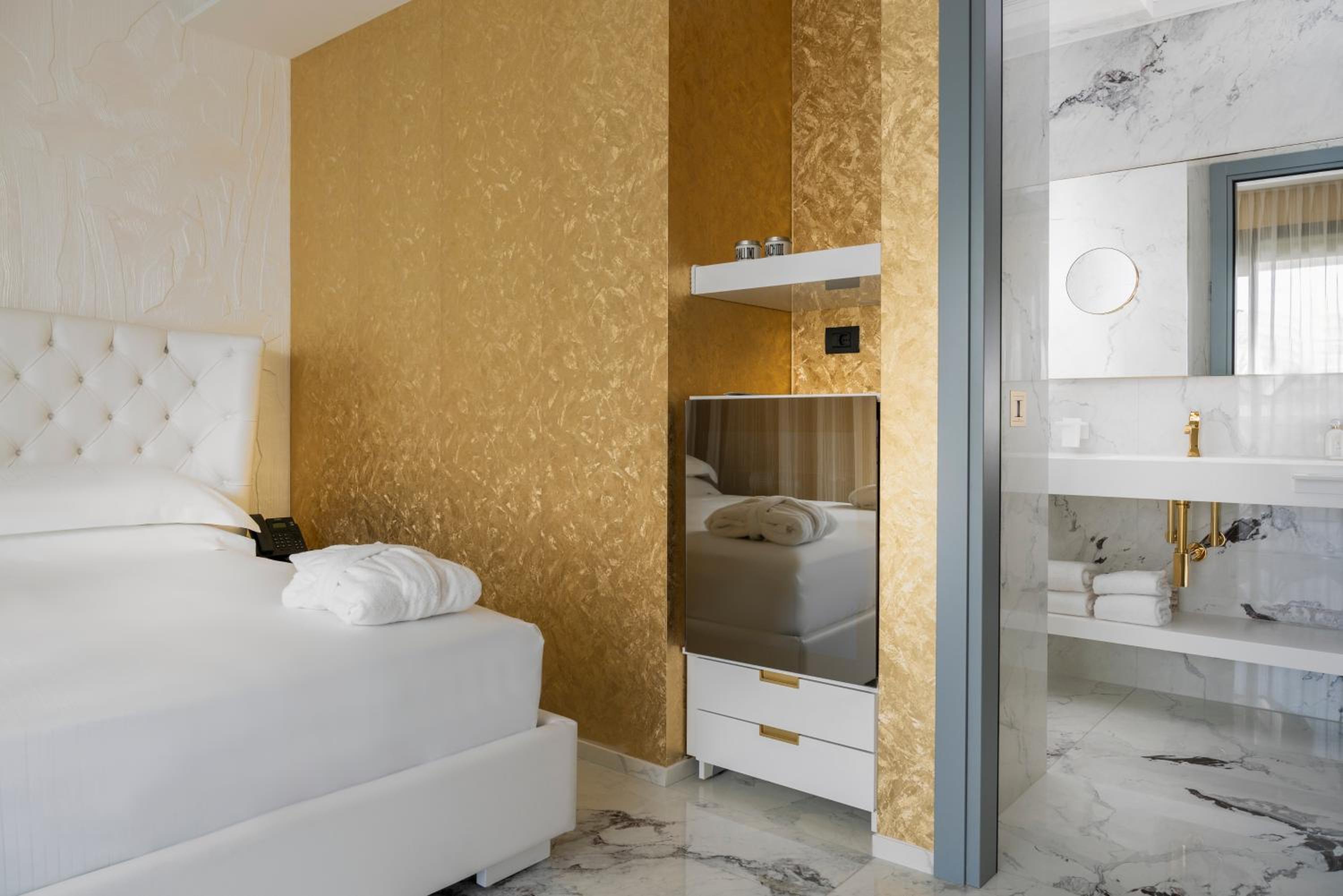 Gold Suite with Terrance and spa bath tub