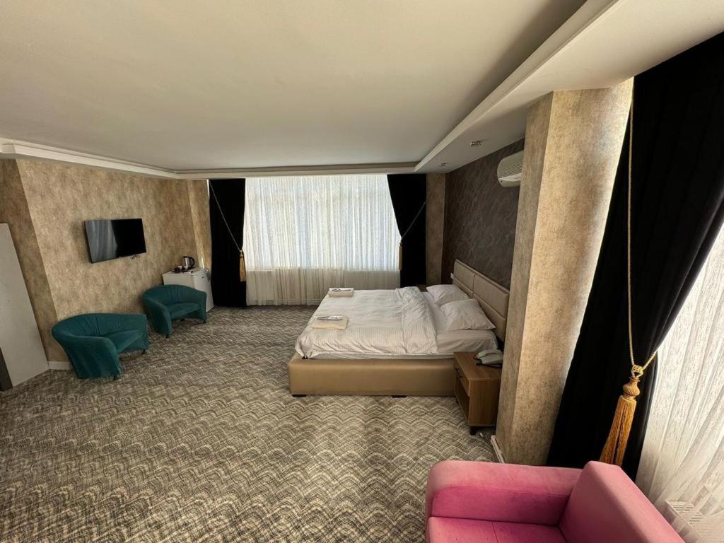 Large Double Room - Photo 23