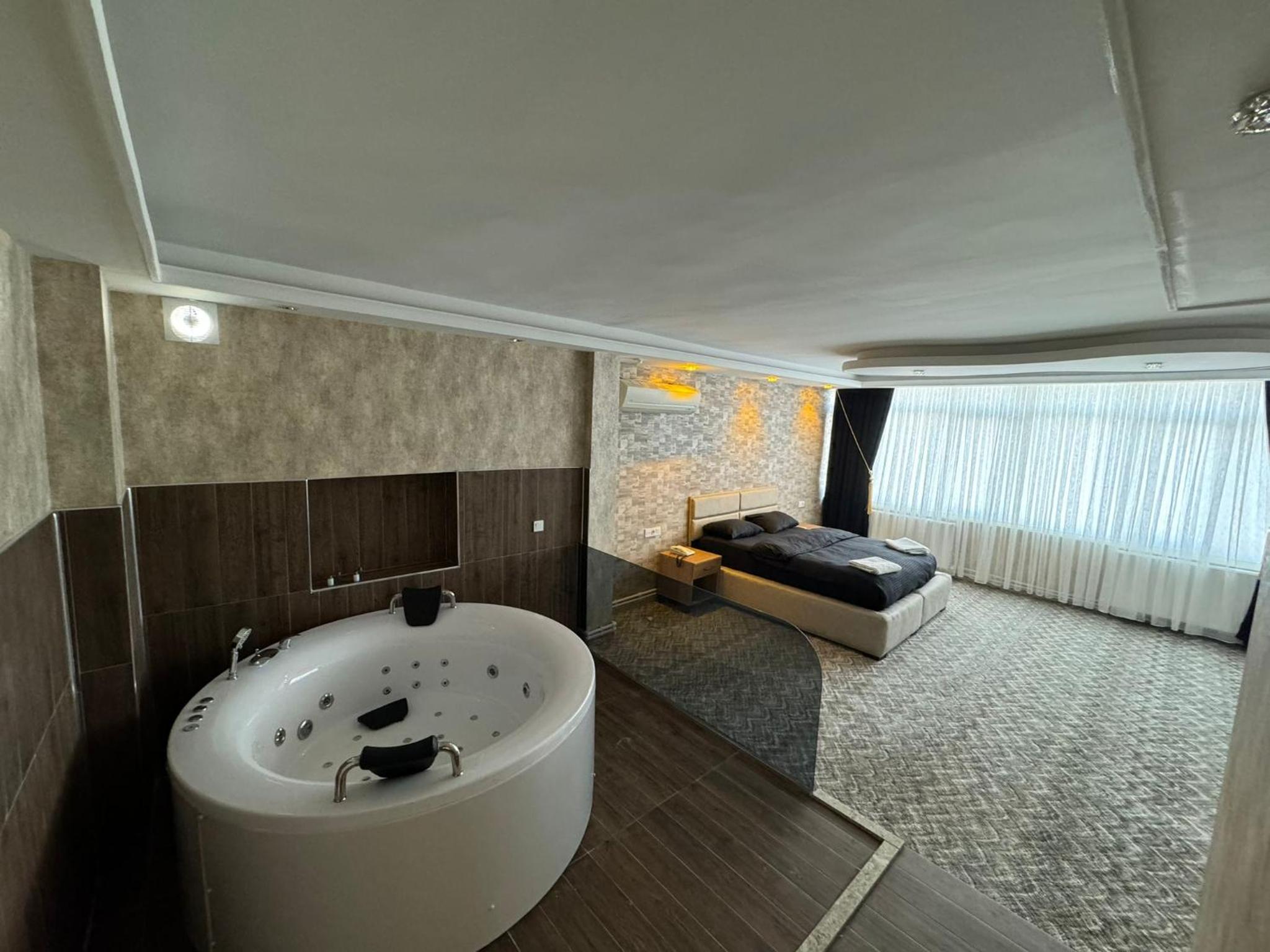 Large Double Room - Photo 19