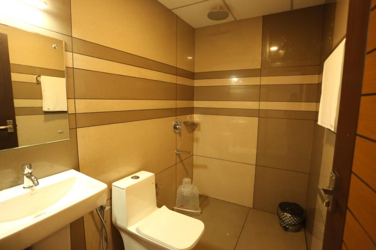 King Suite with Balcony photo 3