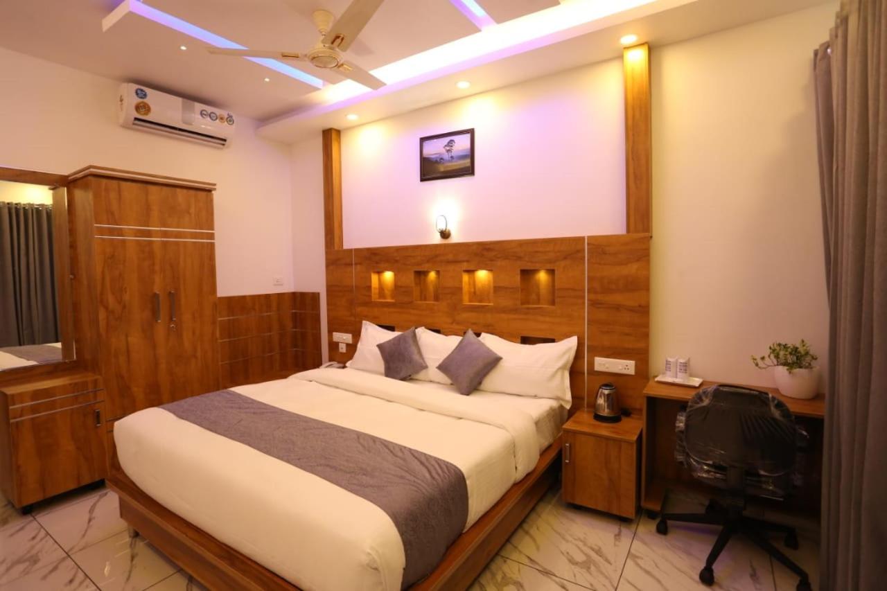 King Suite with Balcony photo 1