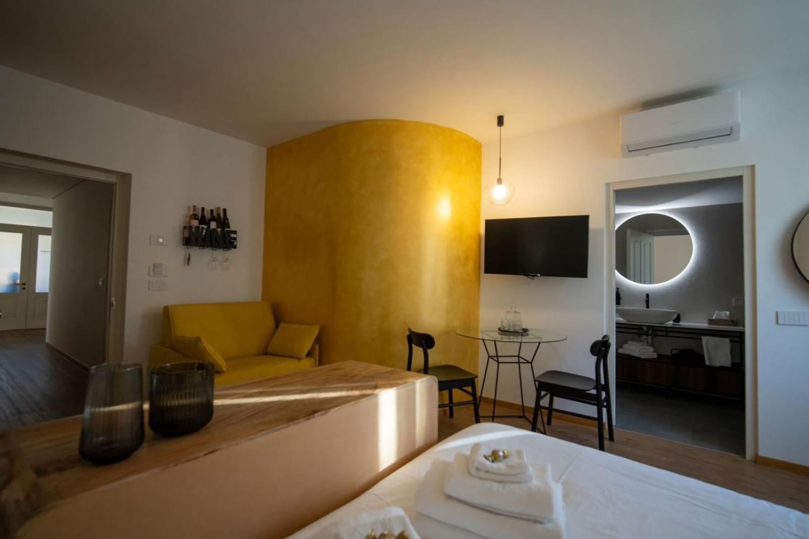 Double Room with Private Bathroom - Photo 18