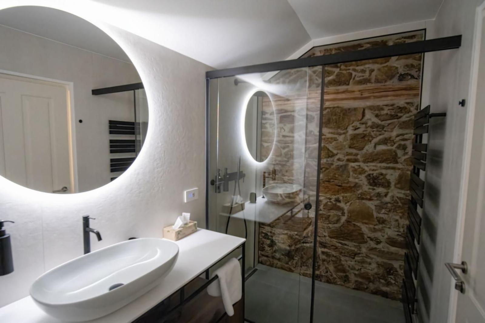 Double Room with Private Bathroom - Photo 10