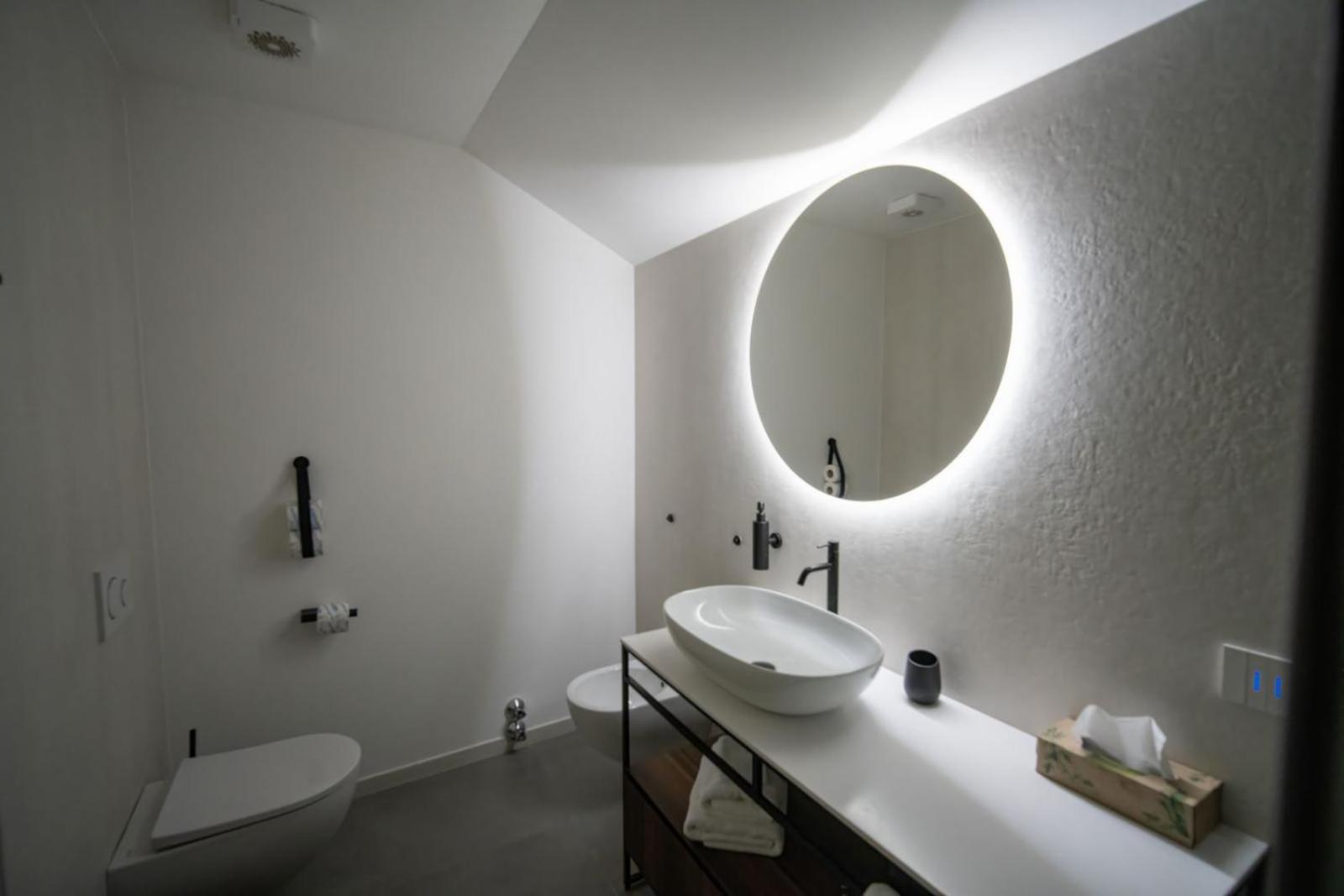 Double Room with Private Bathroom - Photo 11