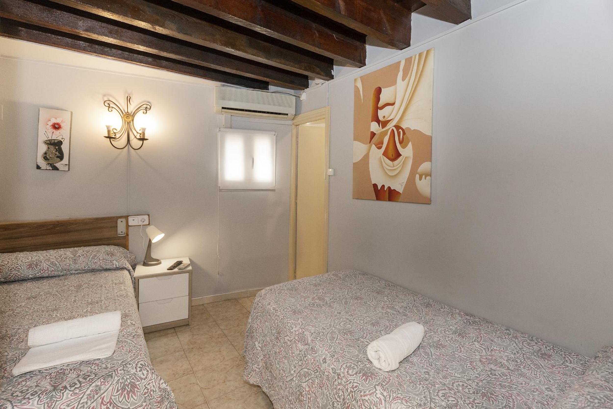 Twin Room - Photo 4