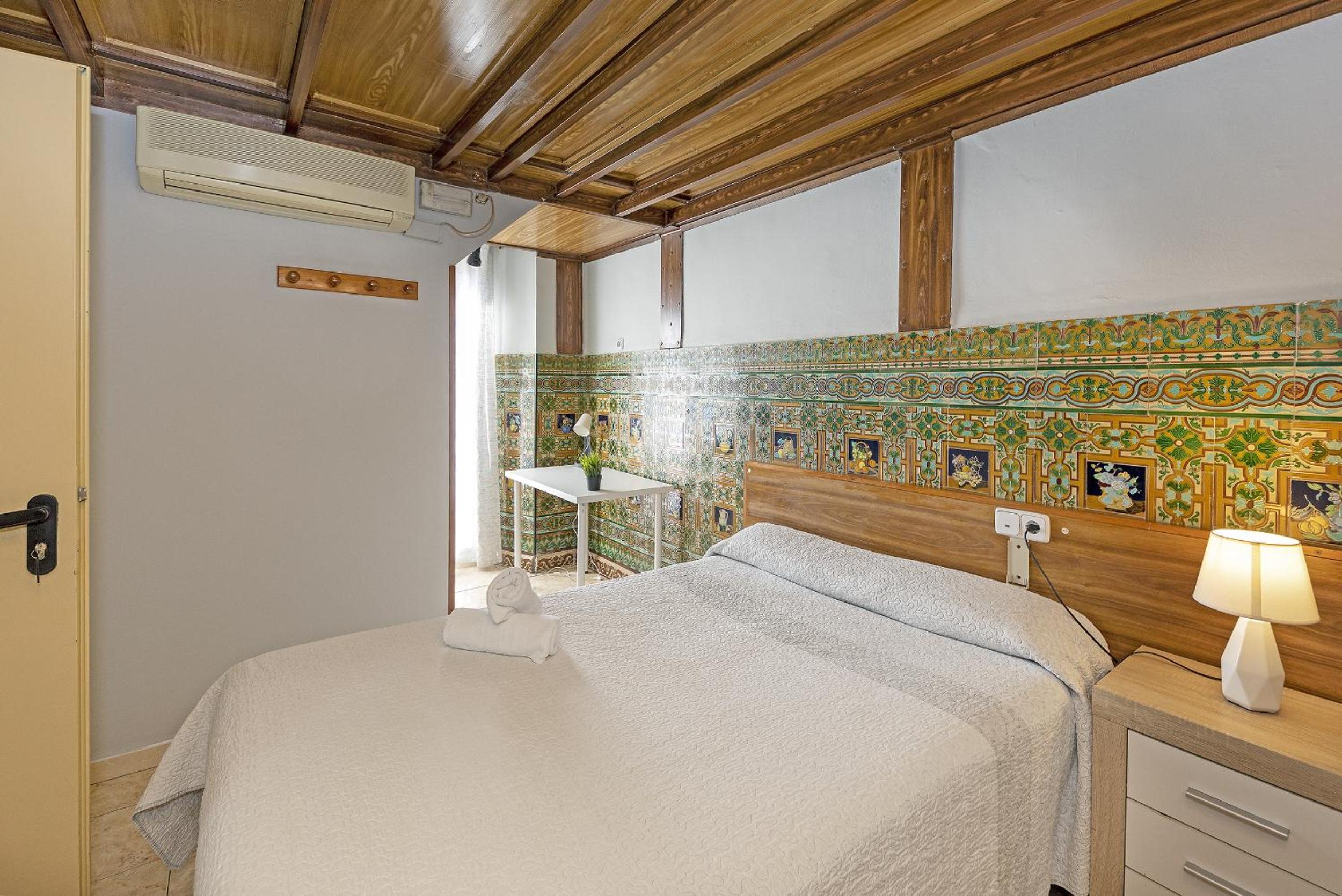 Habitación Doble Económica con Baño Compartido