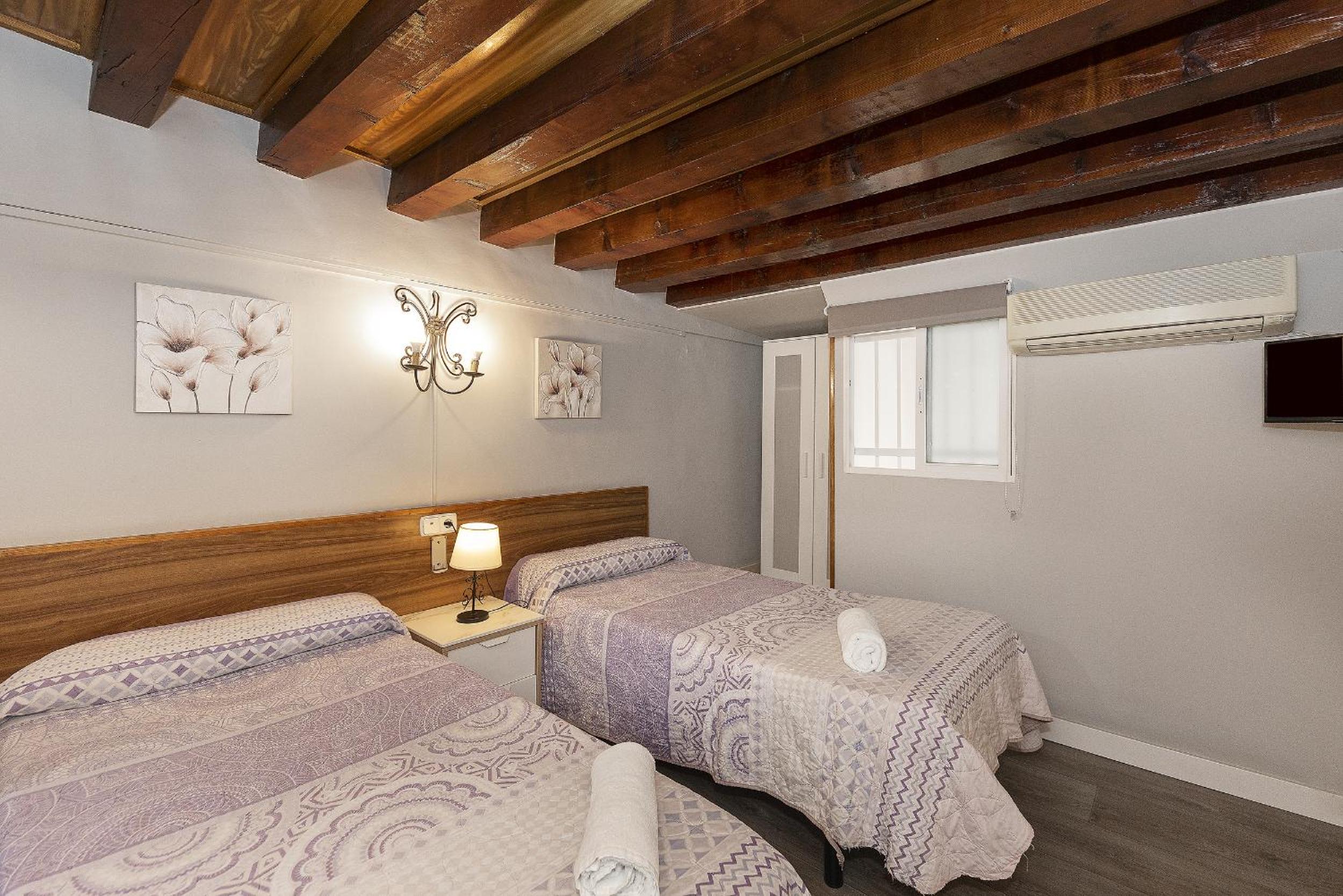 Twin Room - Photo 7
