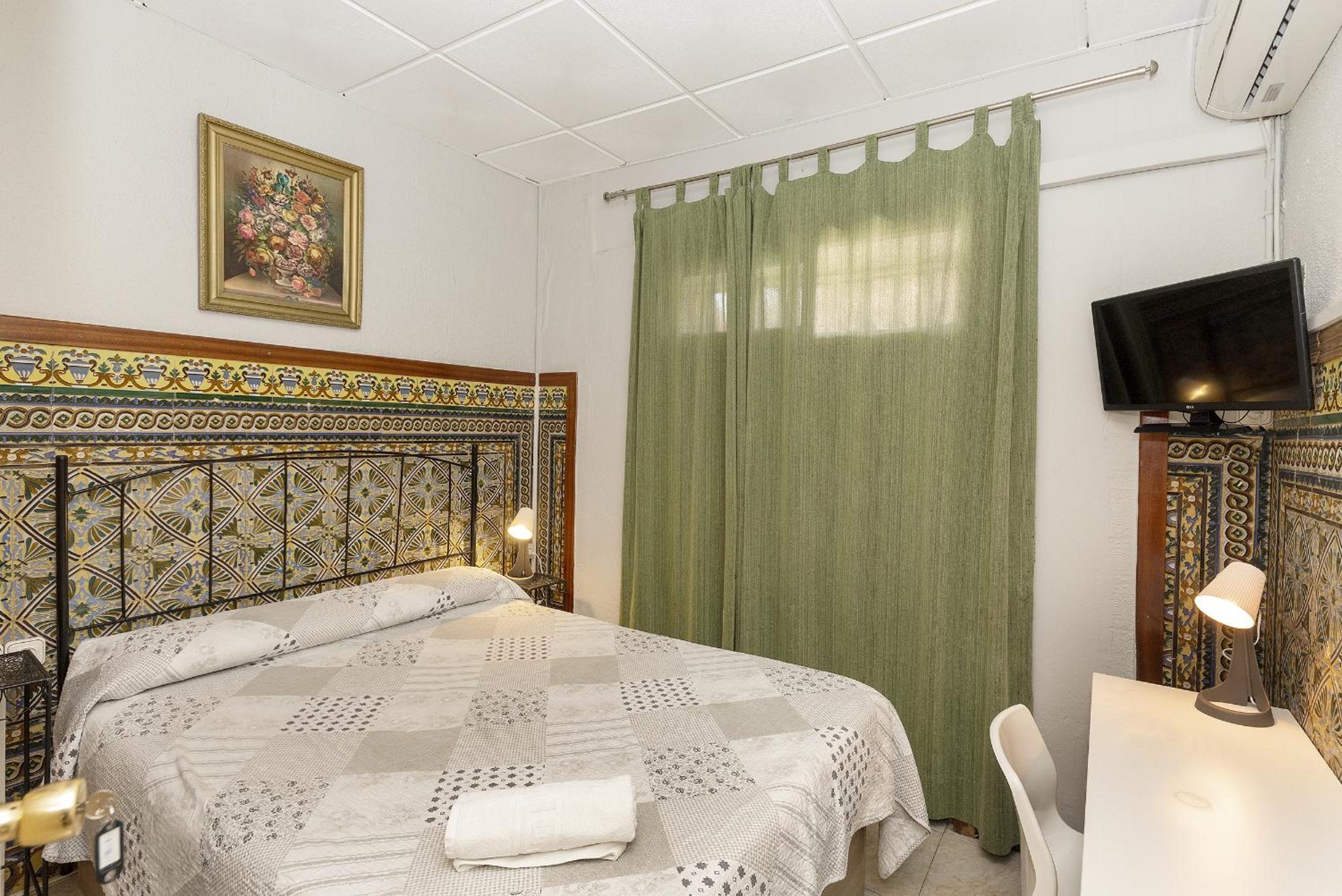 Double or Twin Room - Photo 7
