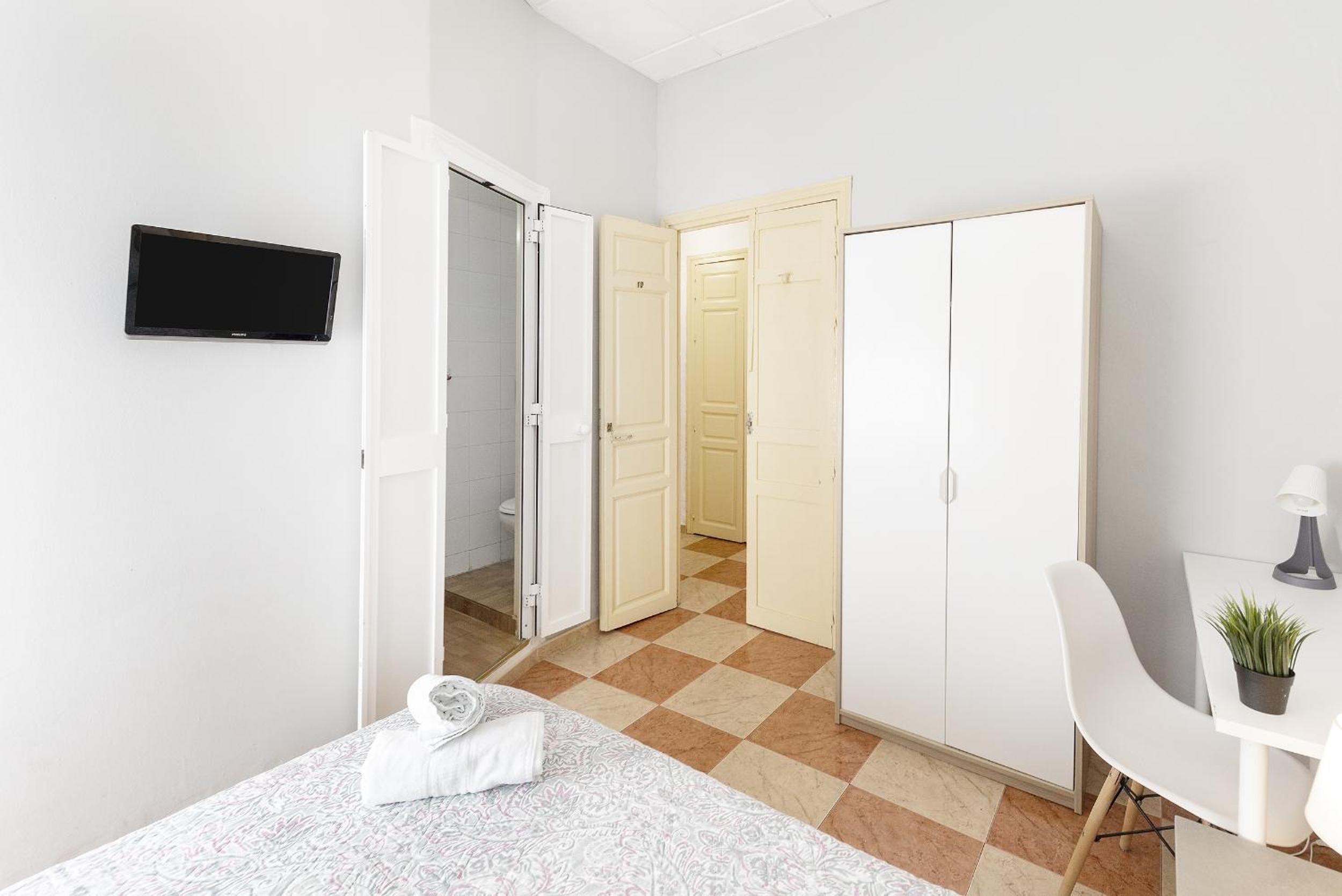 Double or Twin Room - Photo 8