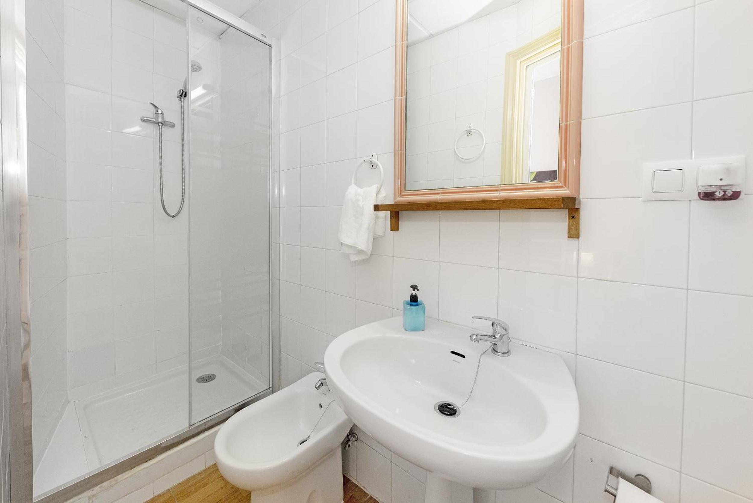Double or Twin Room - Photo 14
