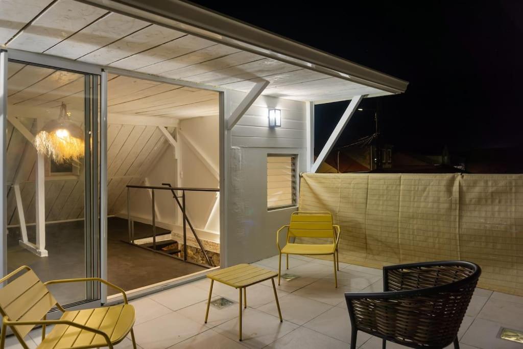 Three-Bedroom House photo 3