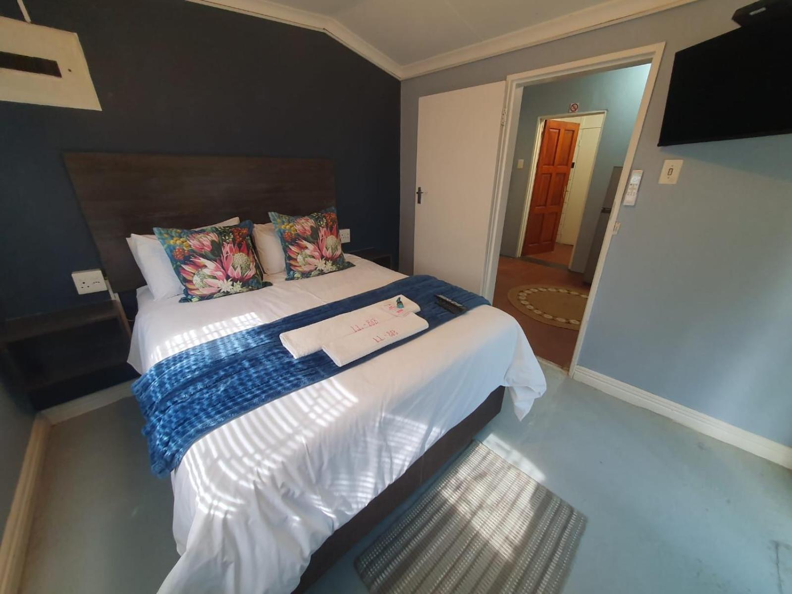 Deluxe Queen Room - Photo 16