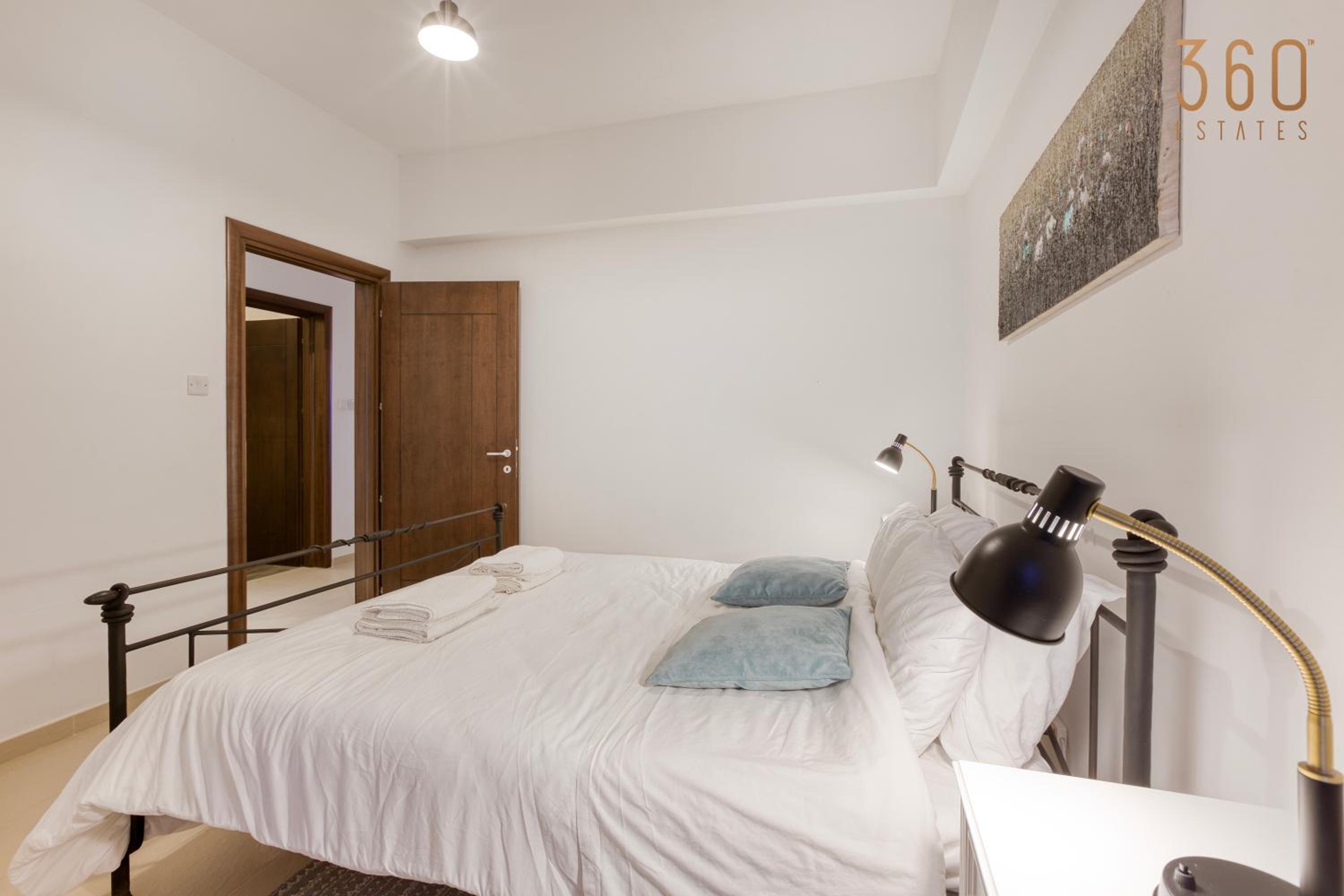 Three-Bedroom Apartment photo 2