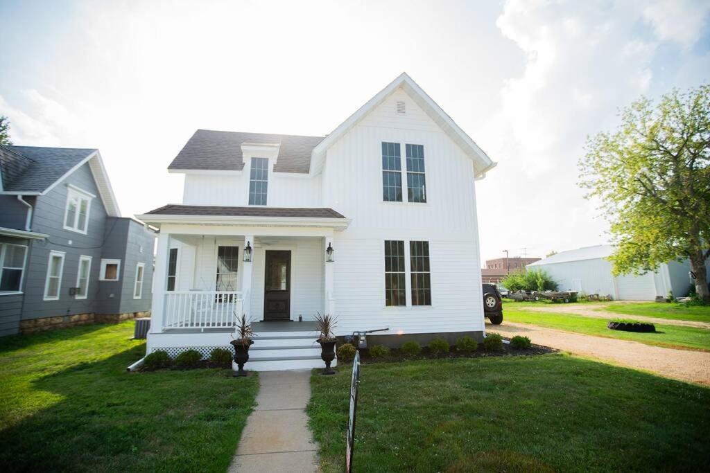 Three-Bedroom House photo 2