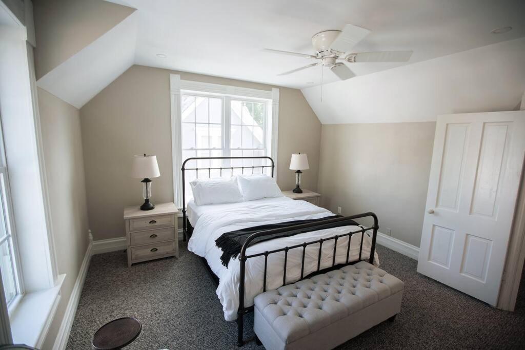 Three-Bedroom House photo 3