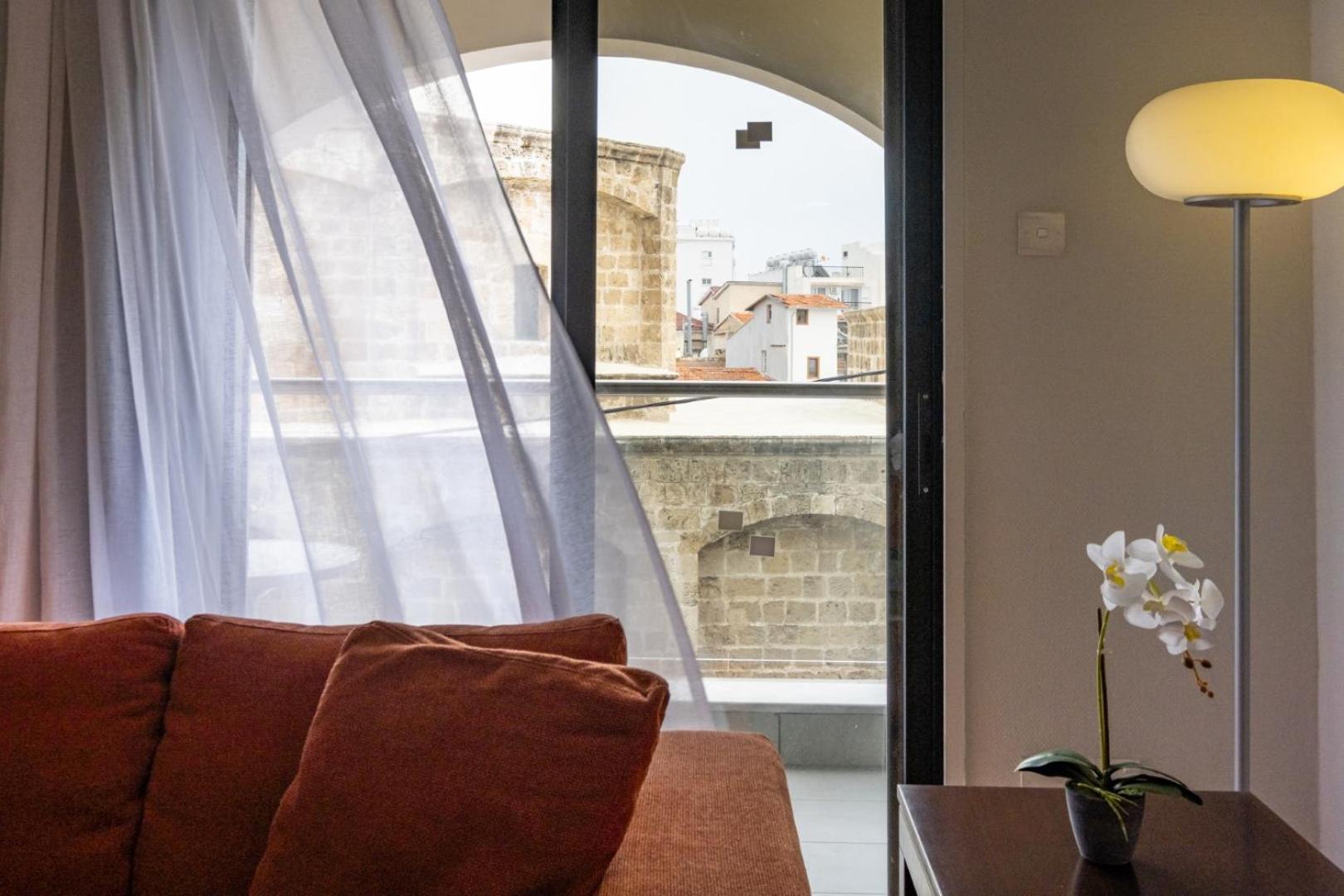 Suite - Photo 10