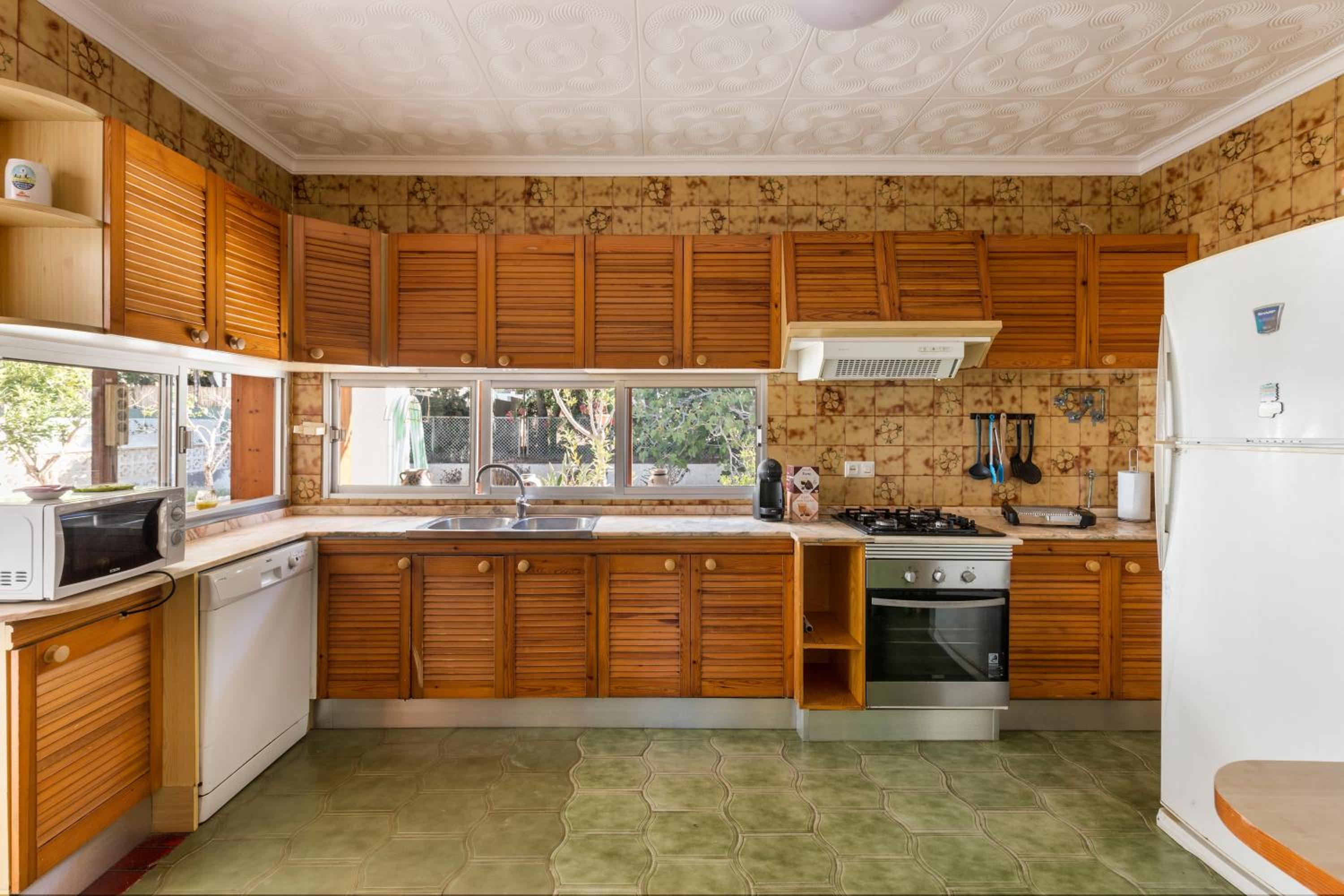Three-Bedroom House photo 3