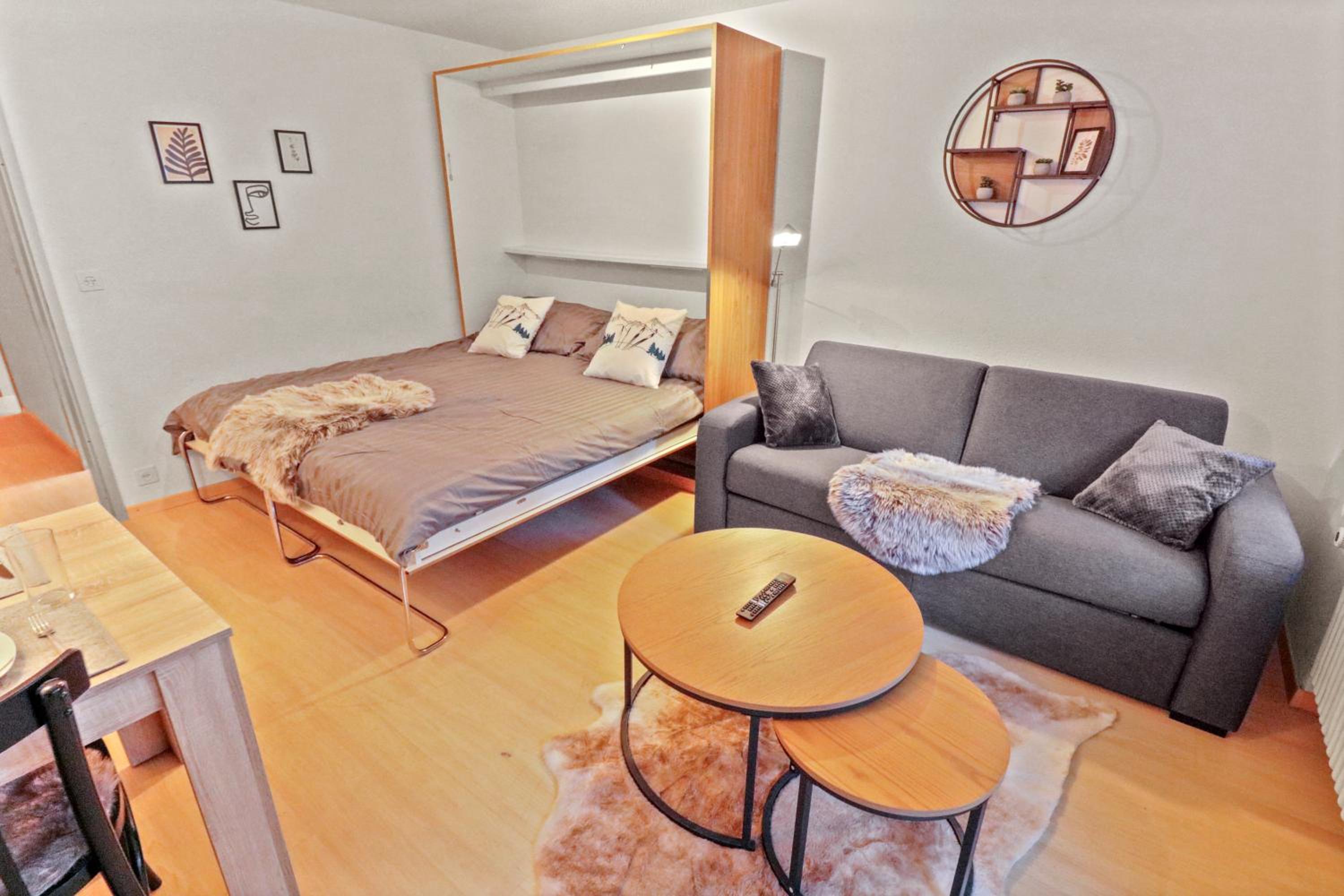 One-Bedroom Apartment photo 1