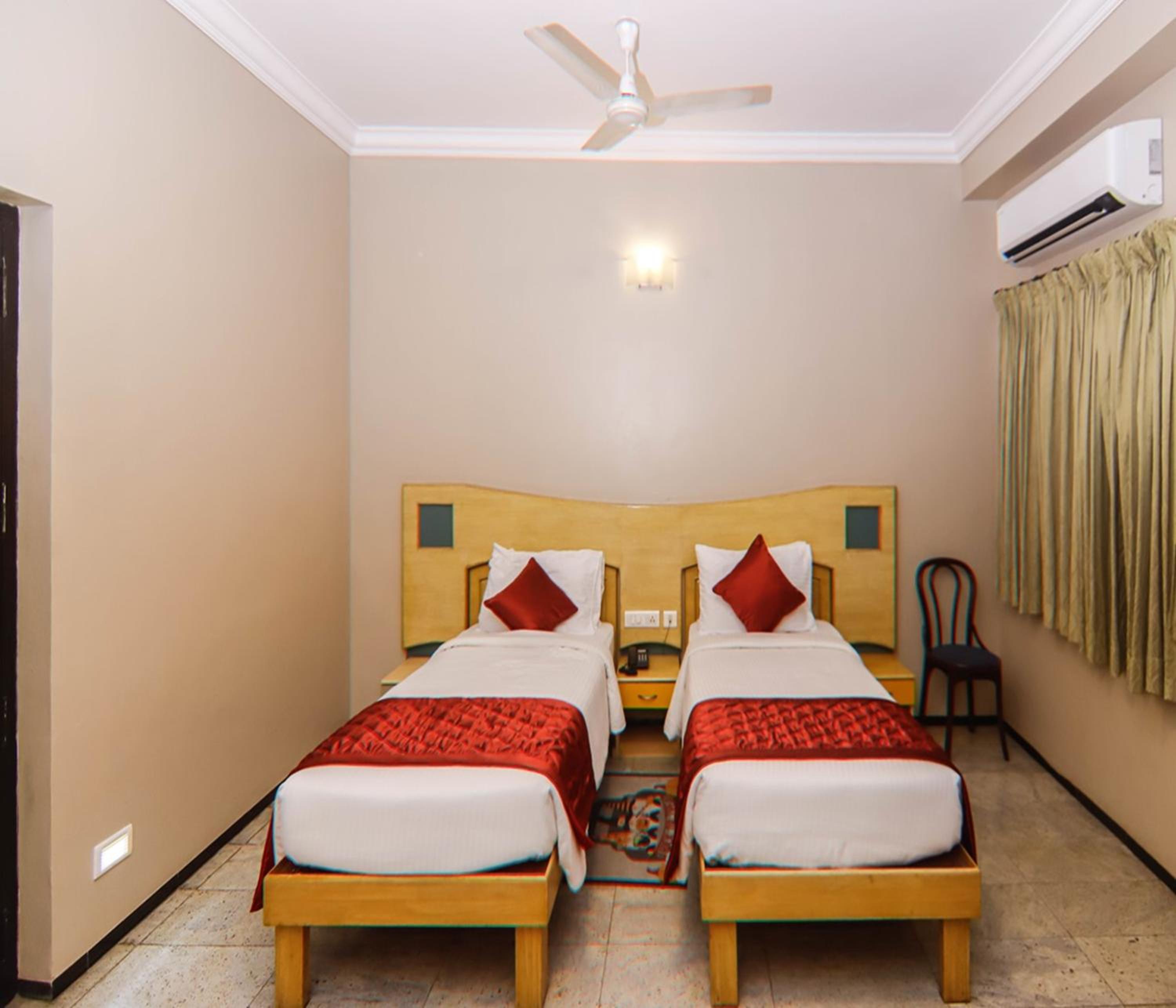 Deluxe Room - Photo 7