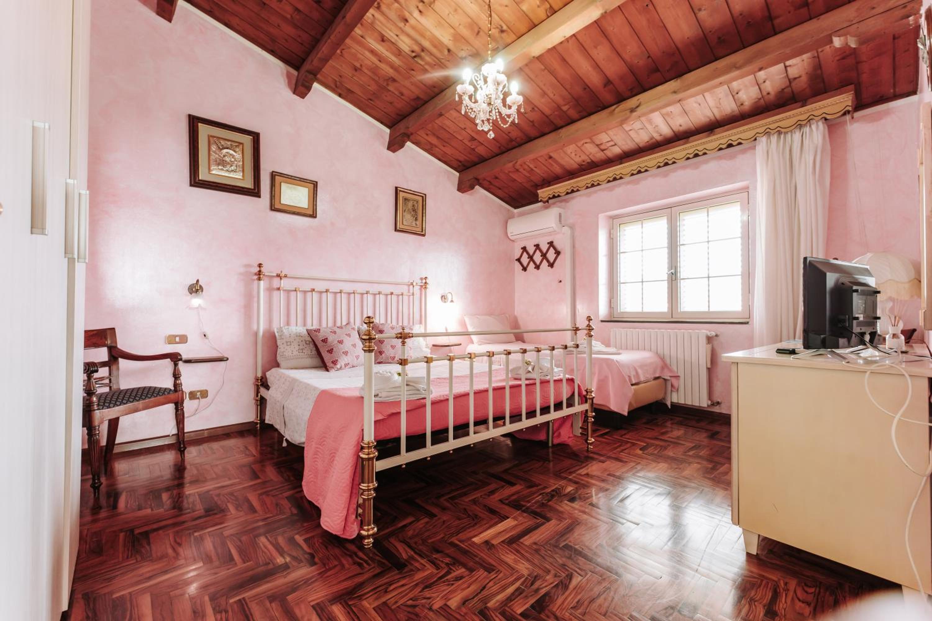 Superior One-Bedroom Apartment