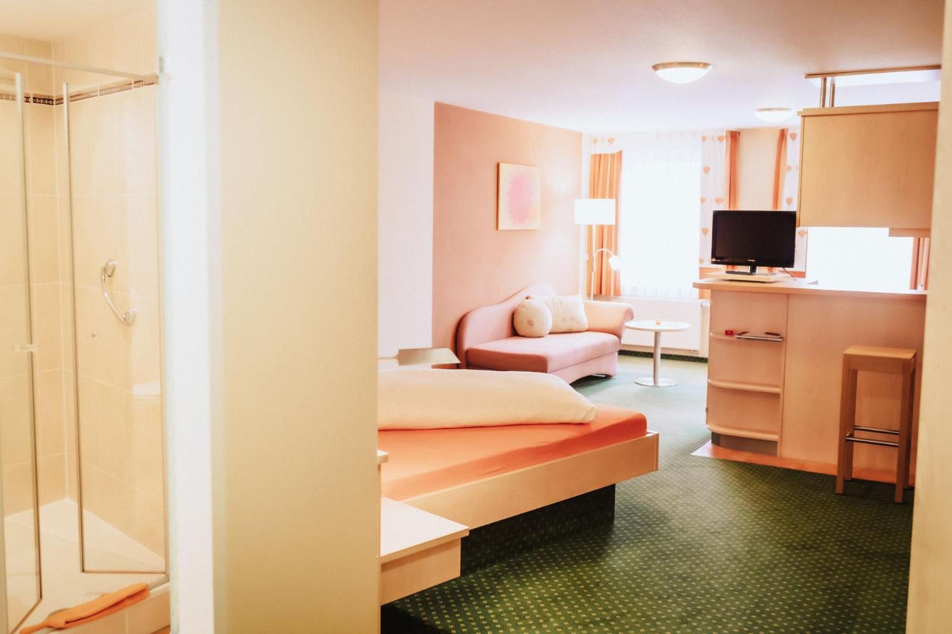 One-Bedroom Apartment (1 Adult) - Photo 1