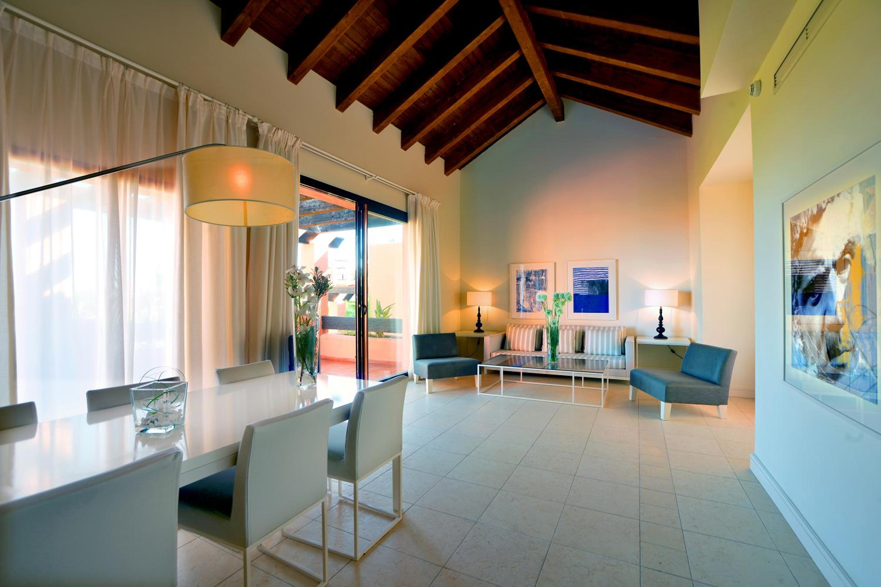 Apartamento de lujo de tres habitaciones con bañera de hidromasaje. Apartamento de lujo de tres habitaciones con bañera de hidromasaje.
