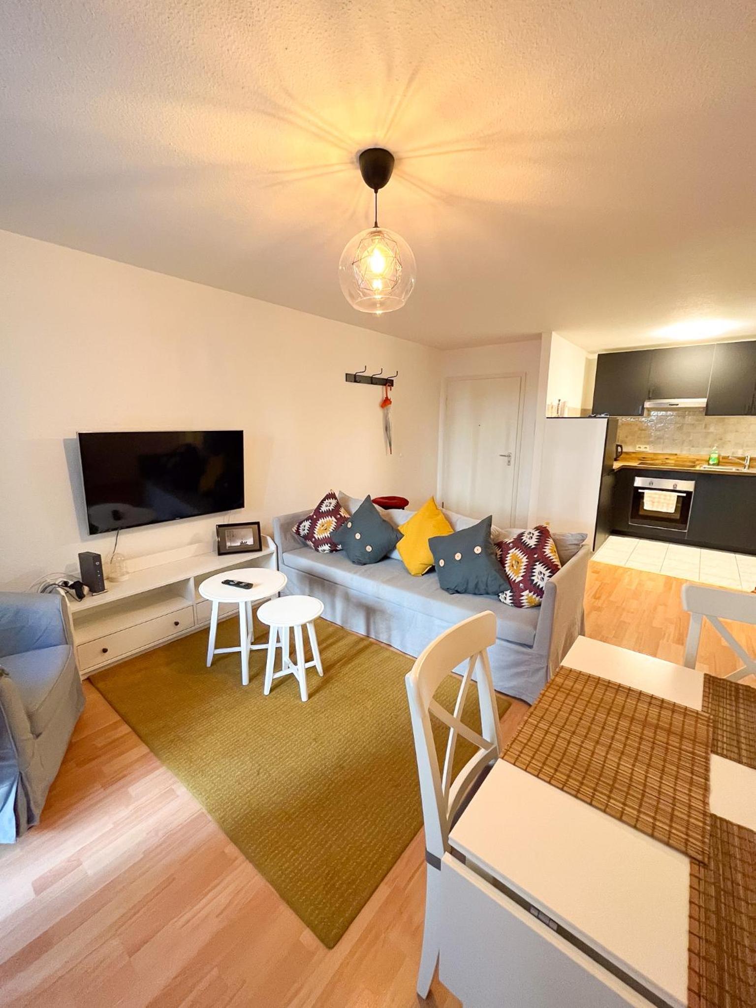 One-Bedroom Apartment - Photo 11