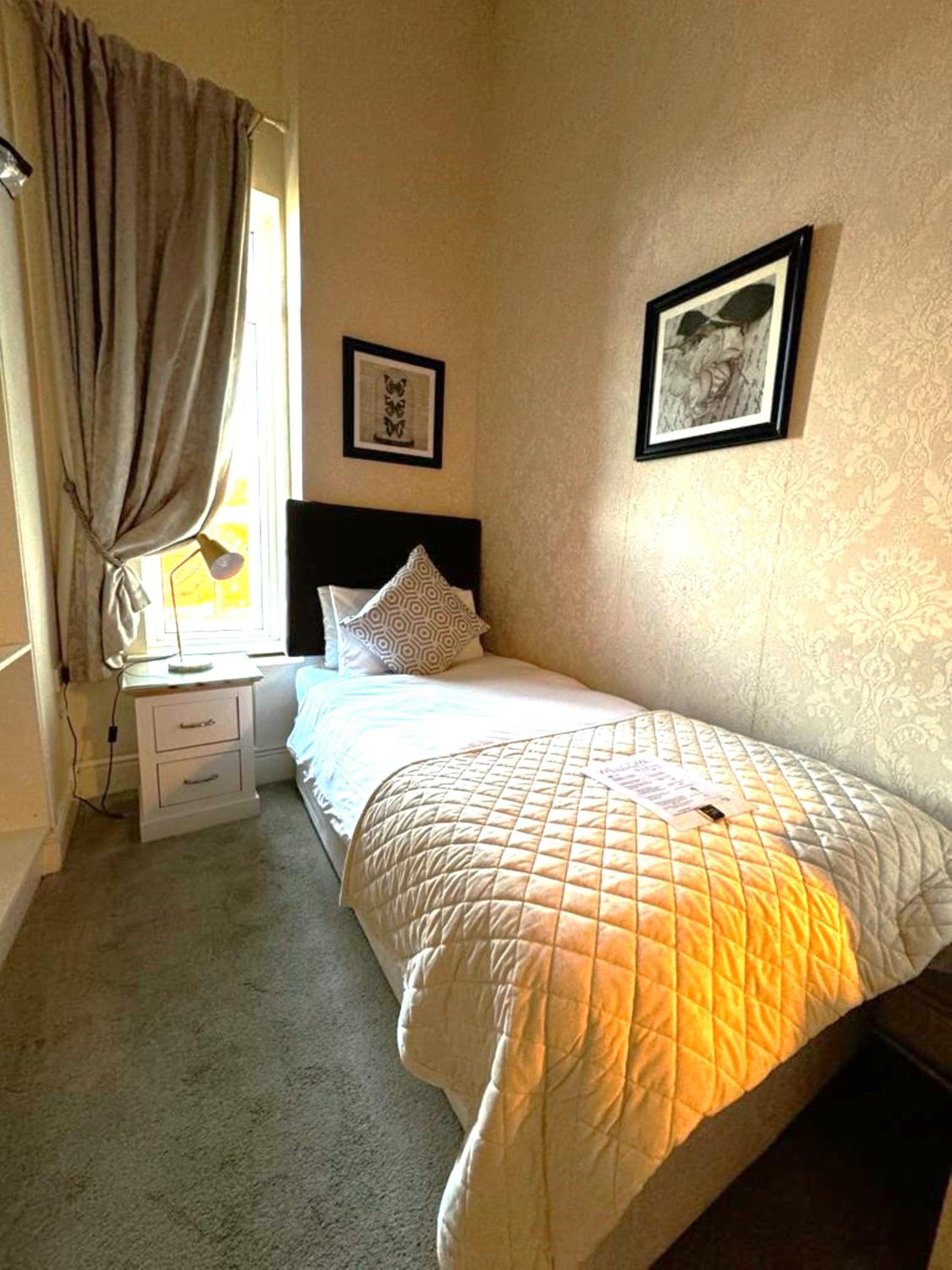 Small Single Room photo 1