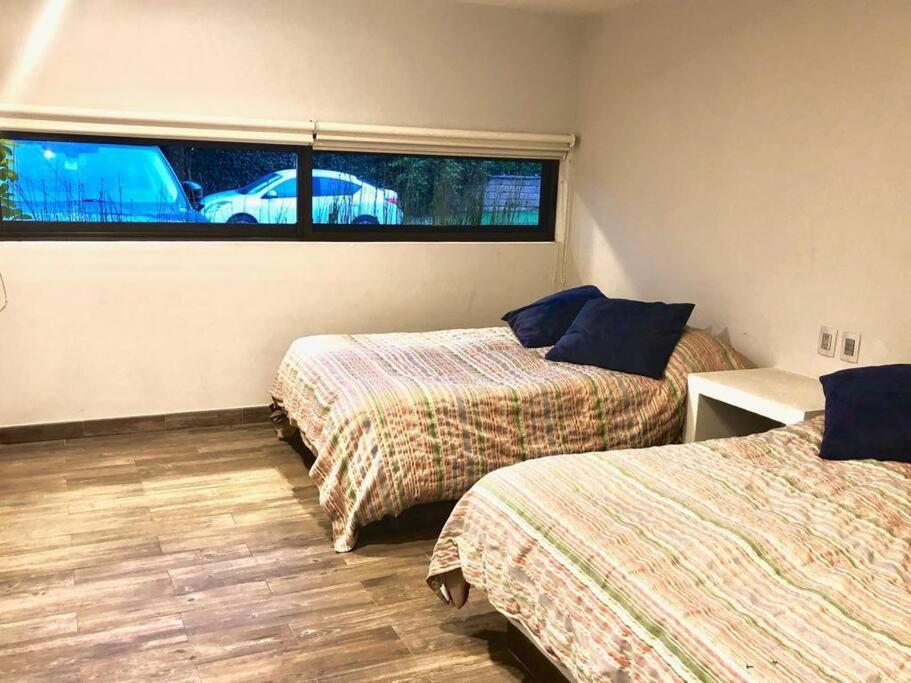 Five-Bedroom House photo 1