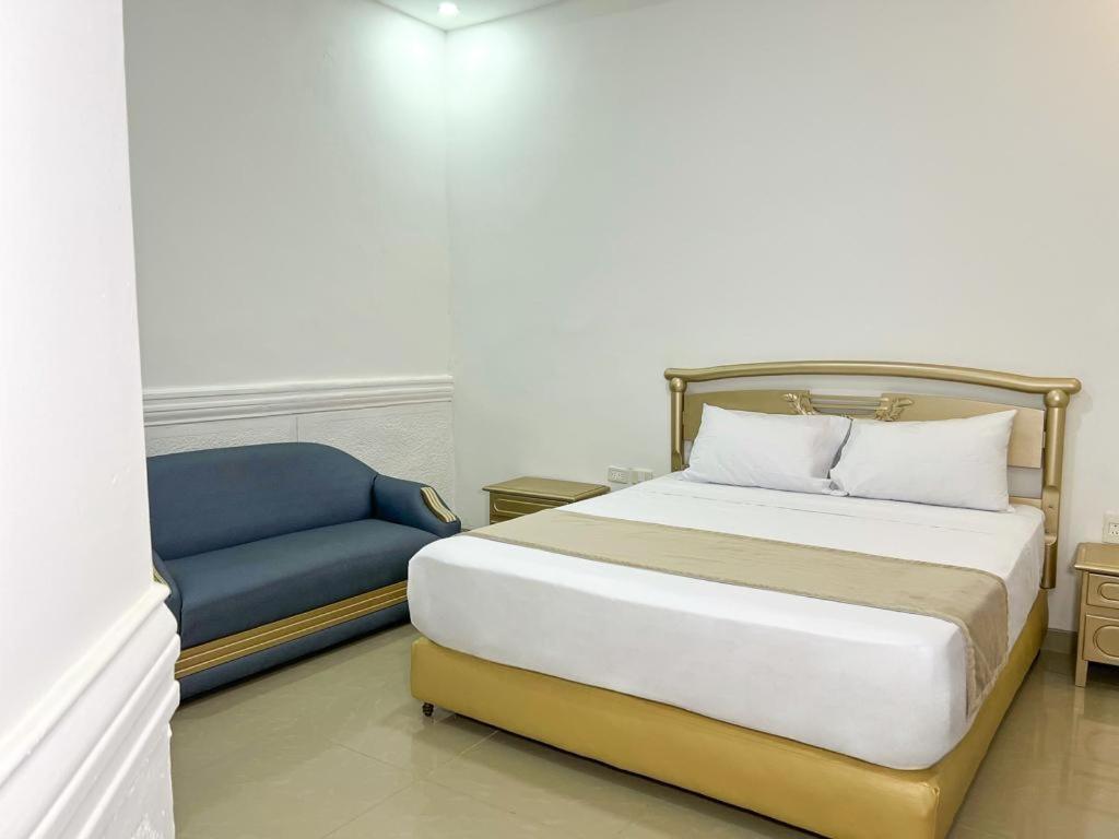 Standard Queen Room