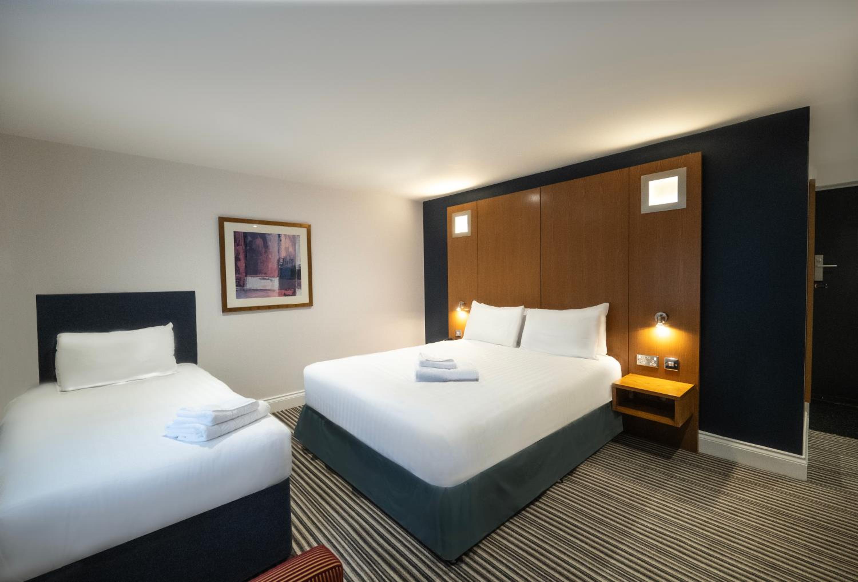 Family Room with Double and Single Beds - Non-Smoking