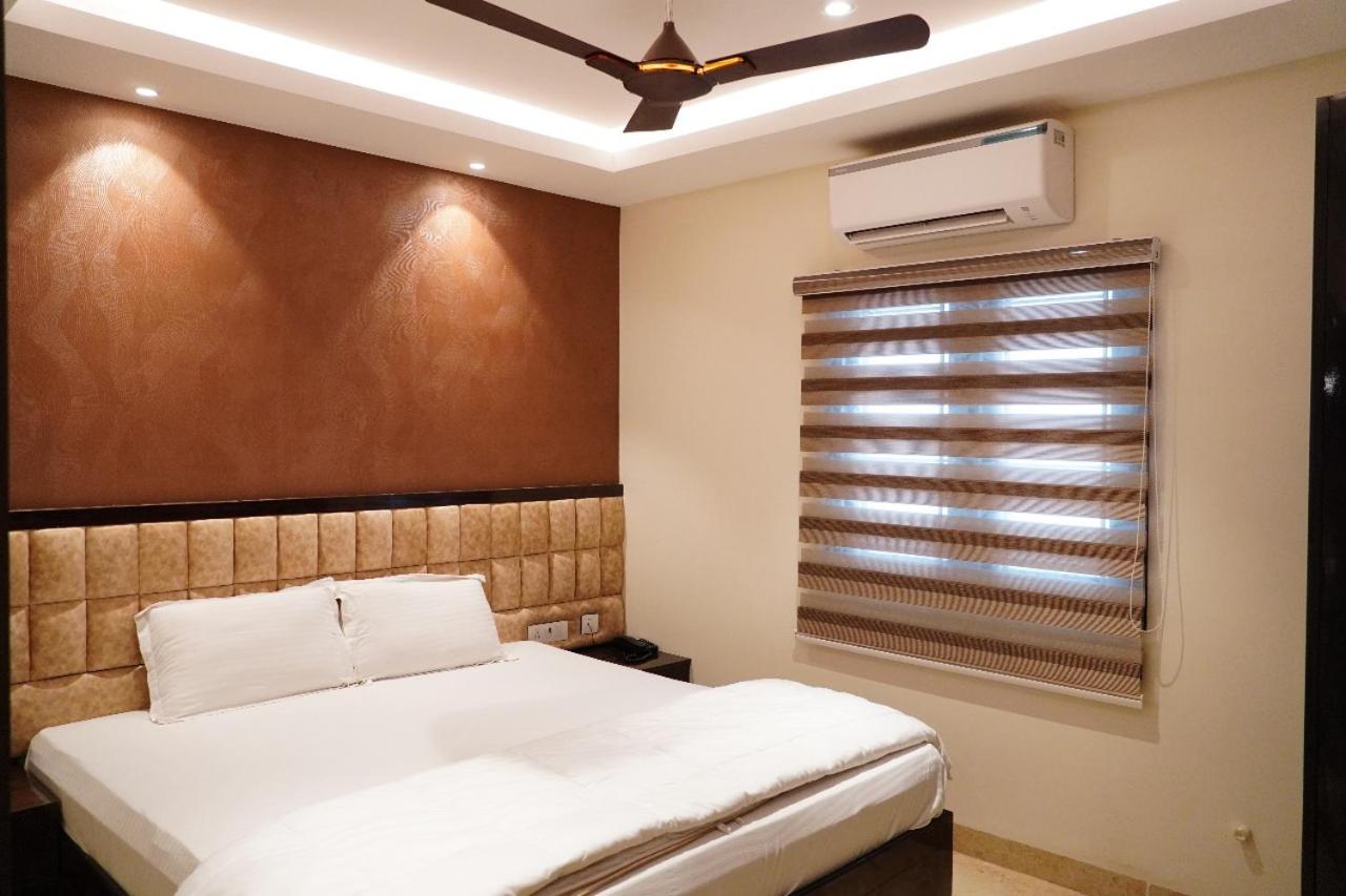 Deluxe Double Room (2 Adults + 1 Child) - Photo 1