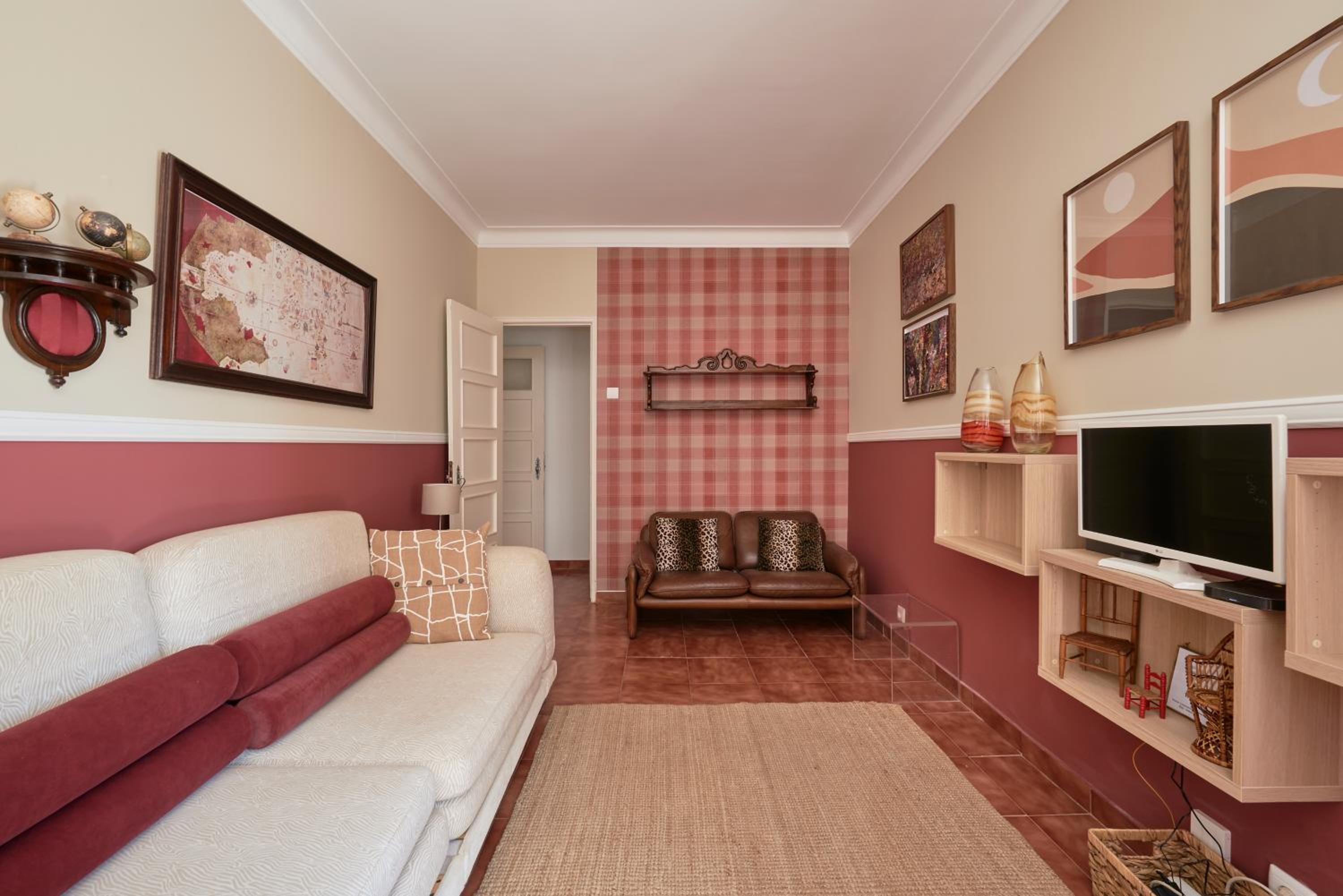 Three-Bedroom Apartment photo 2