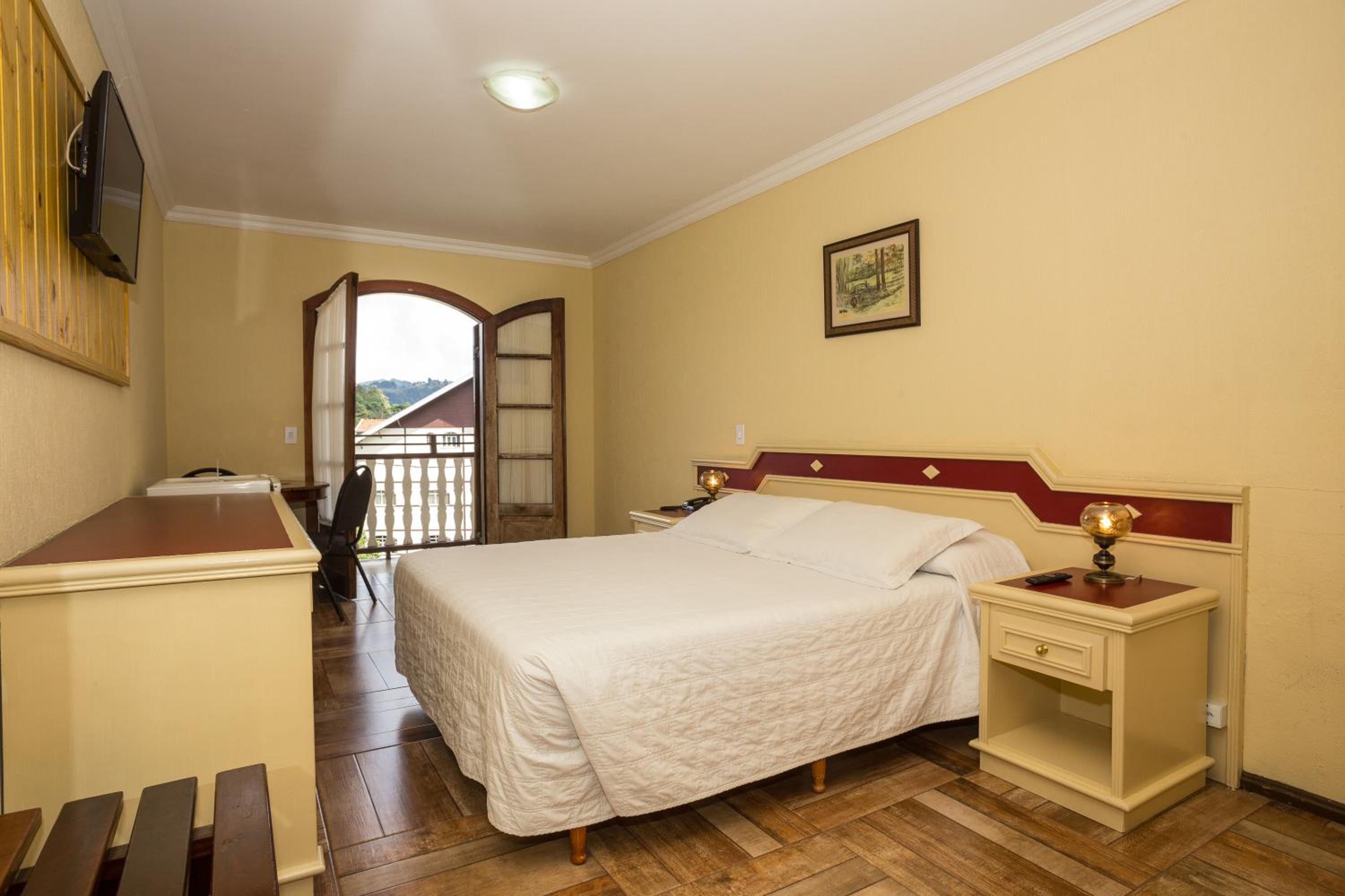 Deluxe Quadruple Room with Balcony photo 1