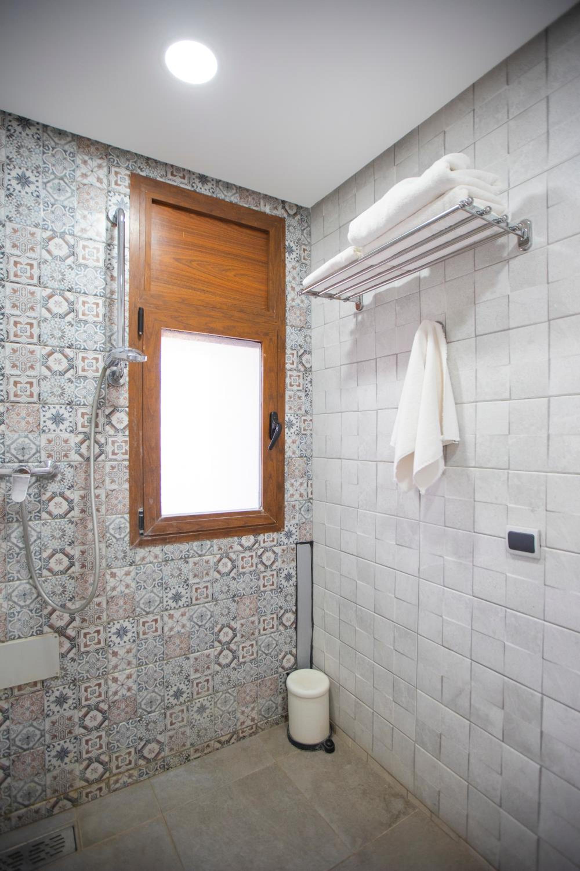 Double or Twin Room - Photo 7