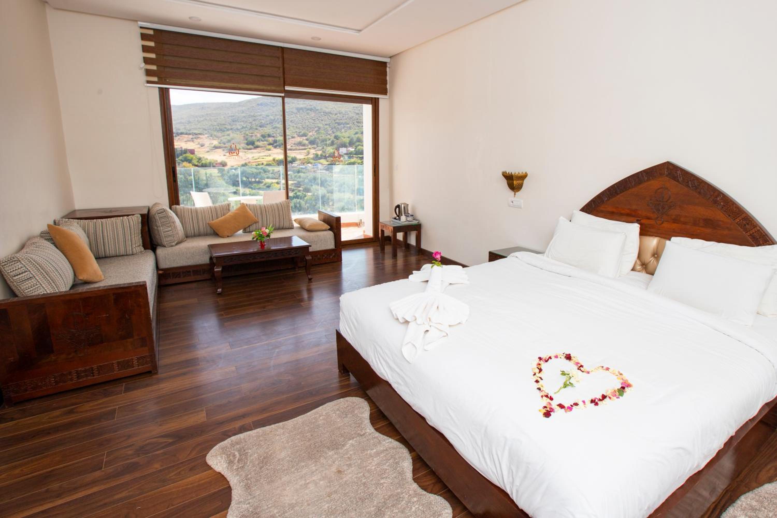 Suite with Terrace - Photo 14