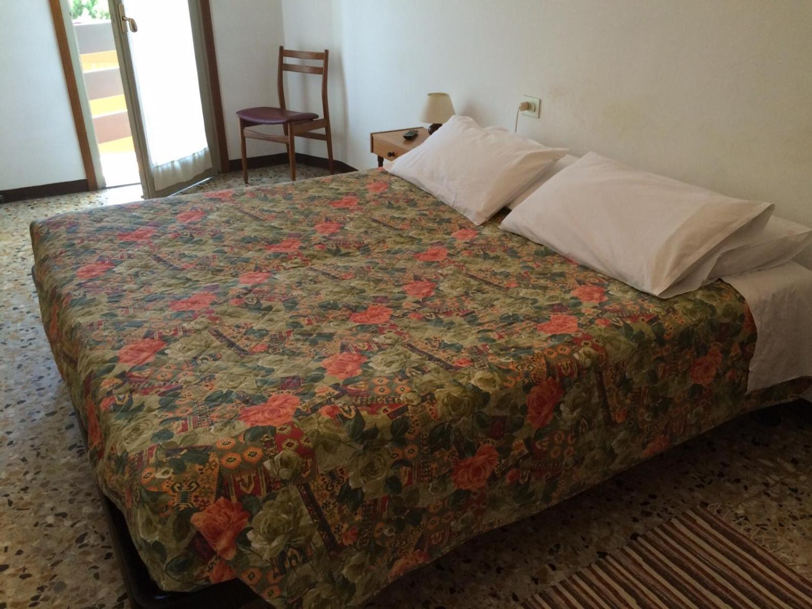 Double Room with Balcony - Photo 10