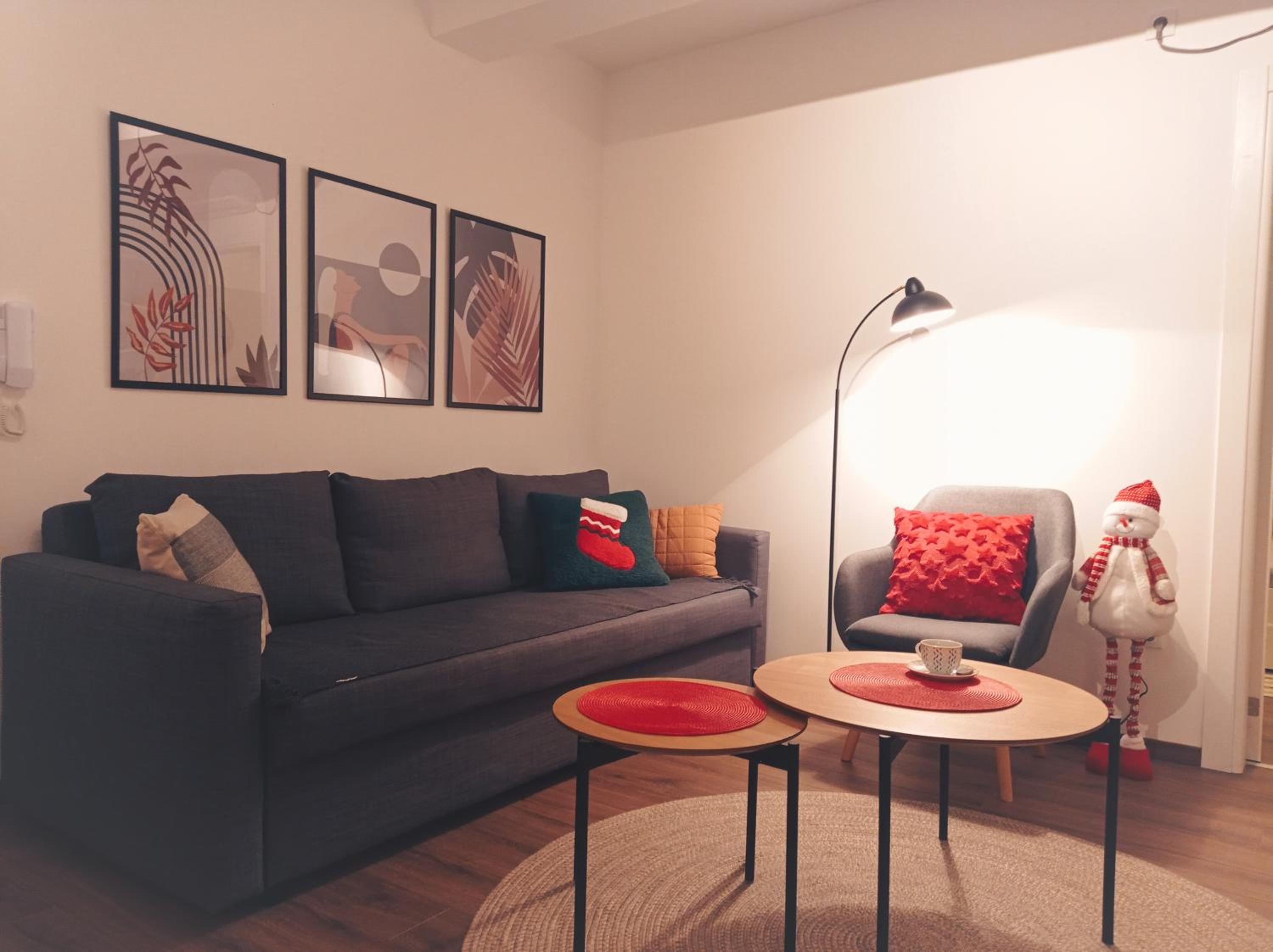 One-Bedroom Apartment photo 1